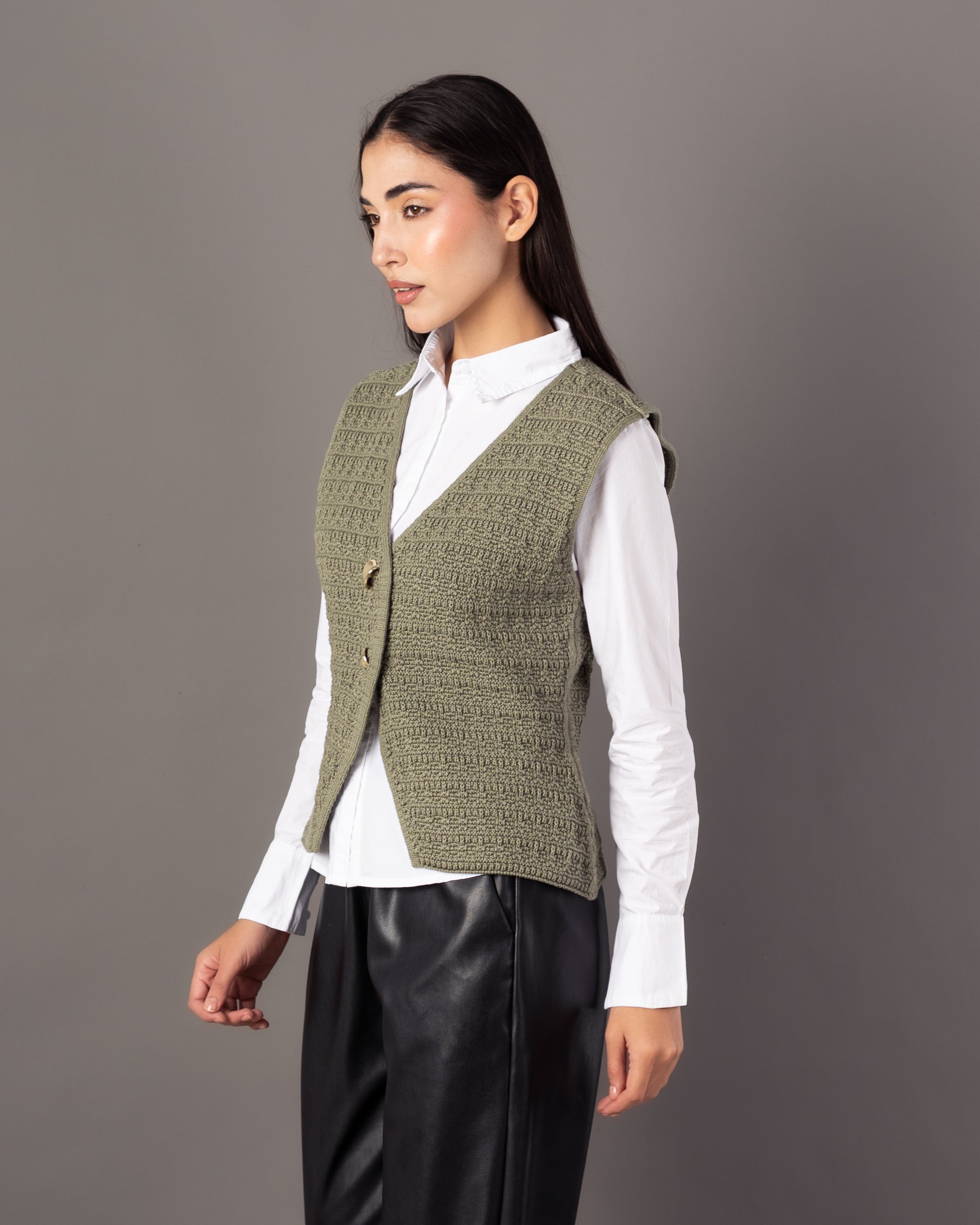 Knitwear Vest – Open (2 Gold Buttons)