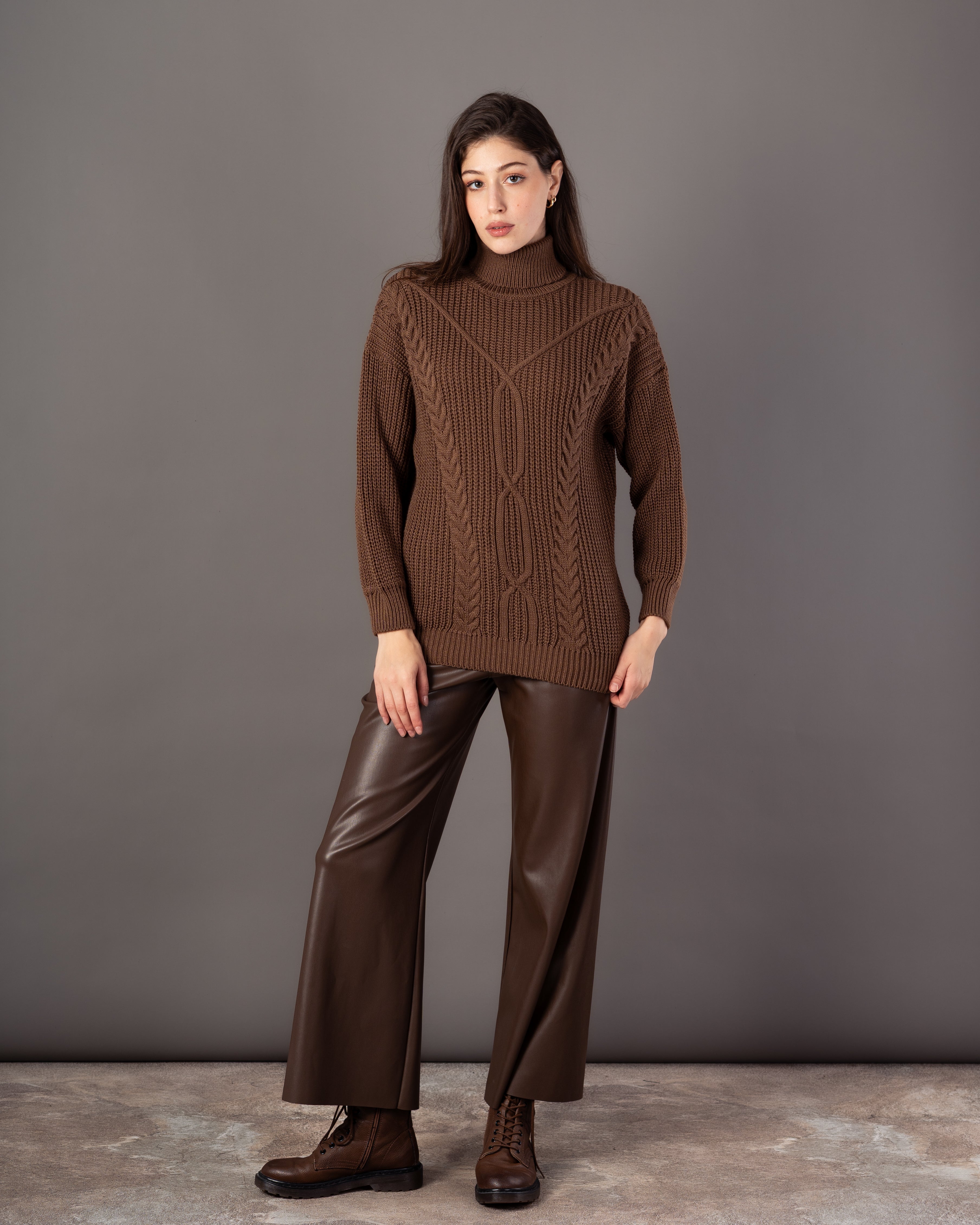 Plain Knitwear Pullover – High Neck (Braided Chest)