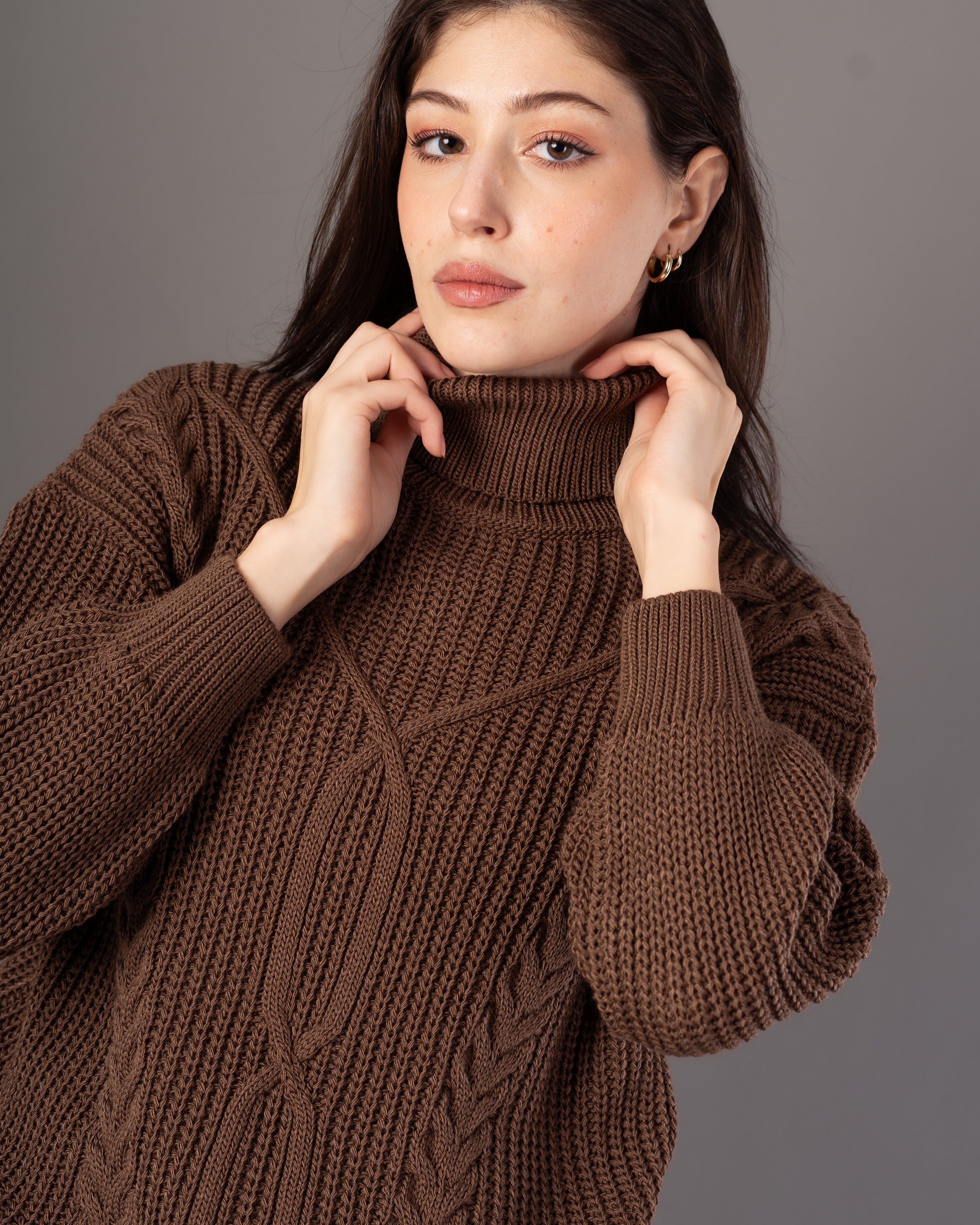 Plain Knitwear Pullover – High Neck (Braided Chest)