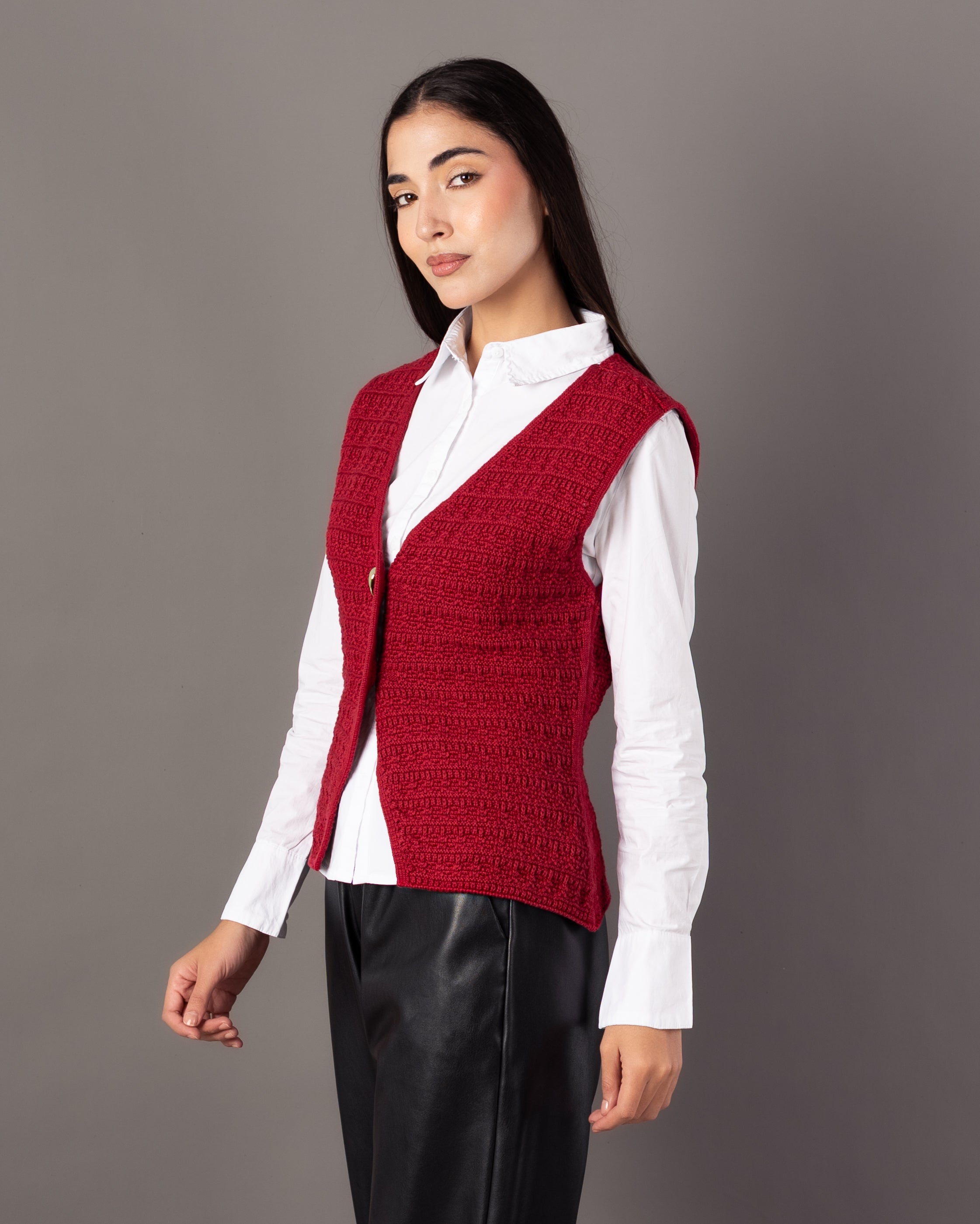 Knitwear Vest – Open (2 Gold Buttons)