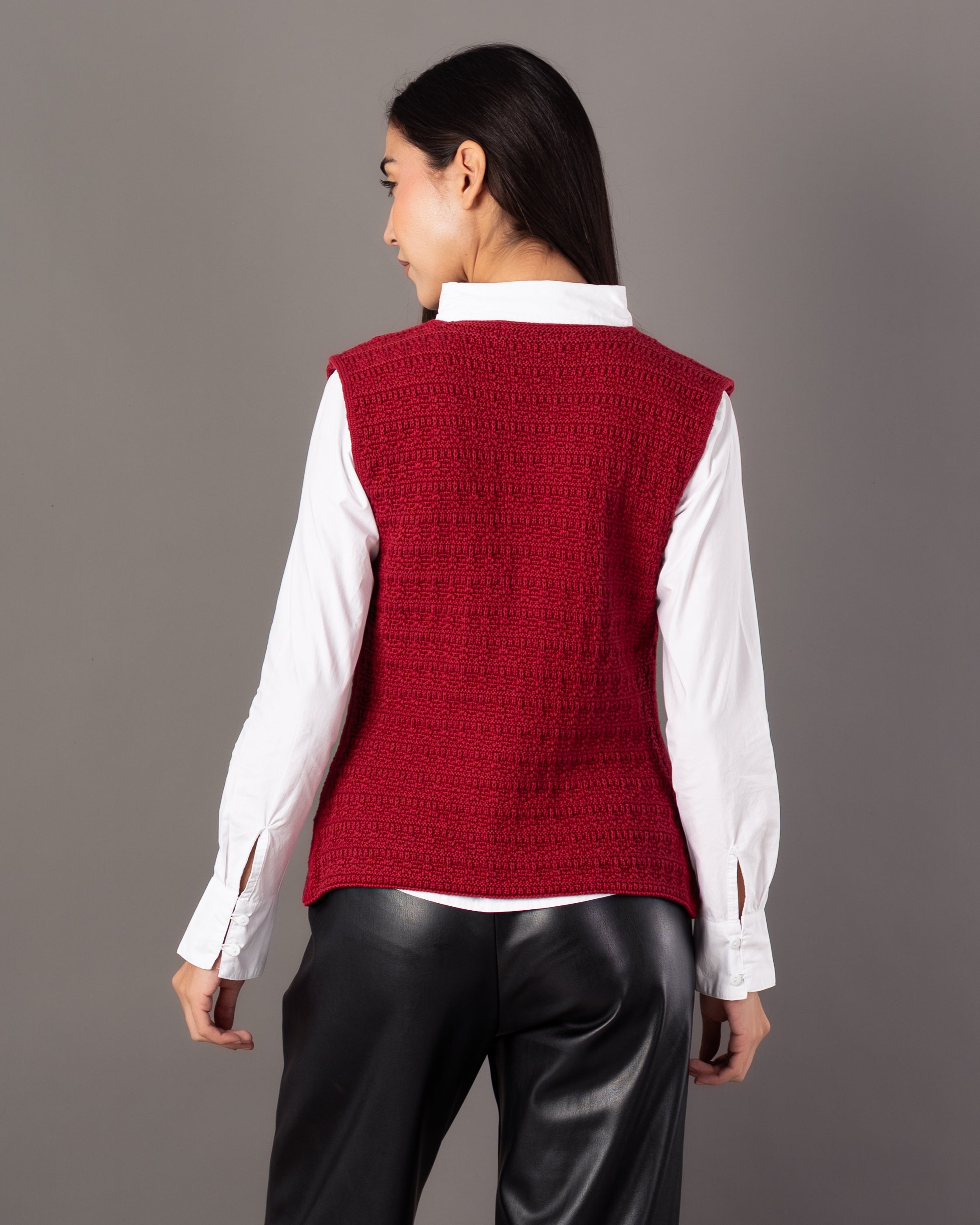Knitwear Vest – Open (2 Gold Buttons)