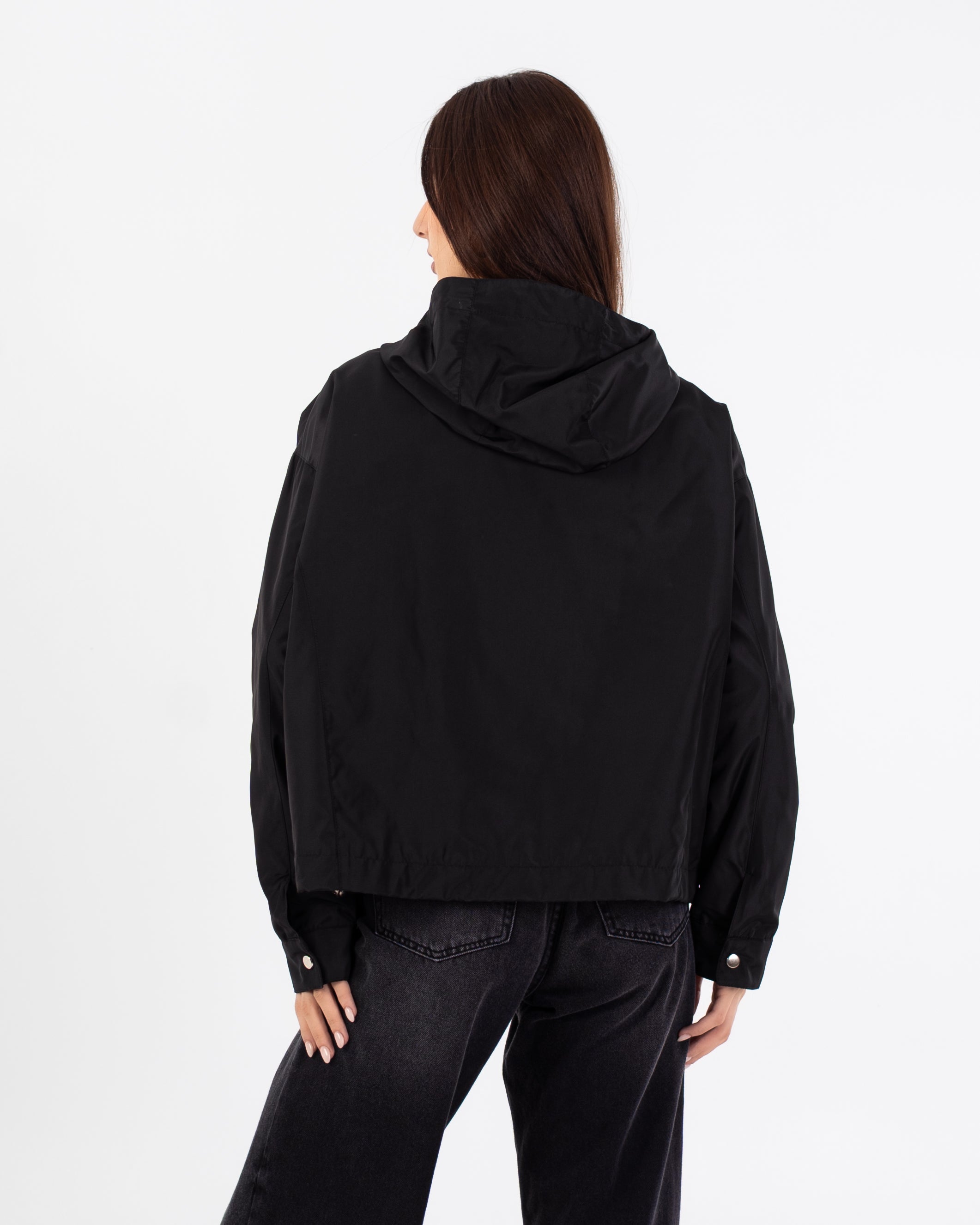 سترة مقاومة للماء – أزرار كبسولة (بغطاء رأس)