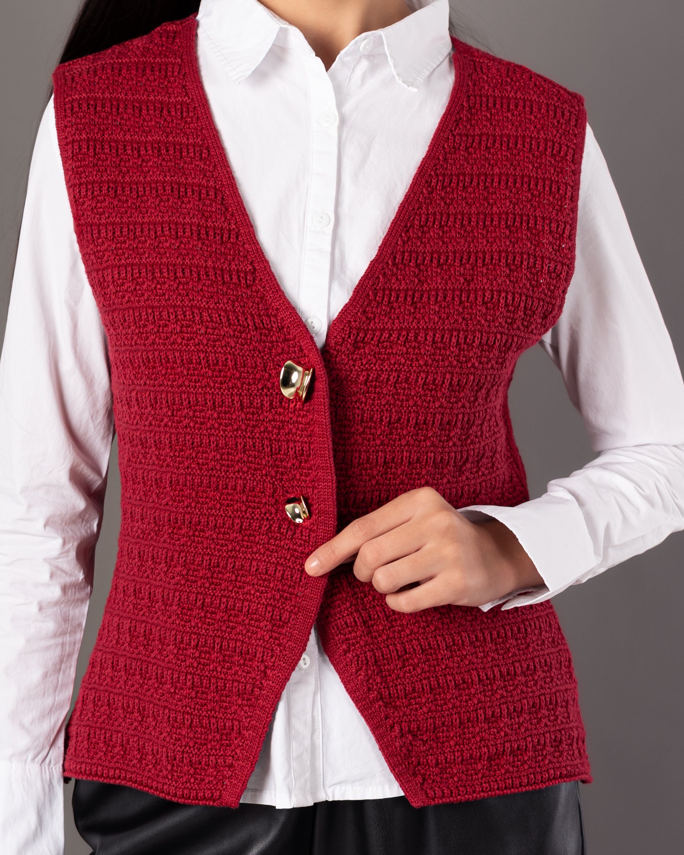 Knitwear Vest – Open (2 Gold Buttons)
