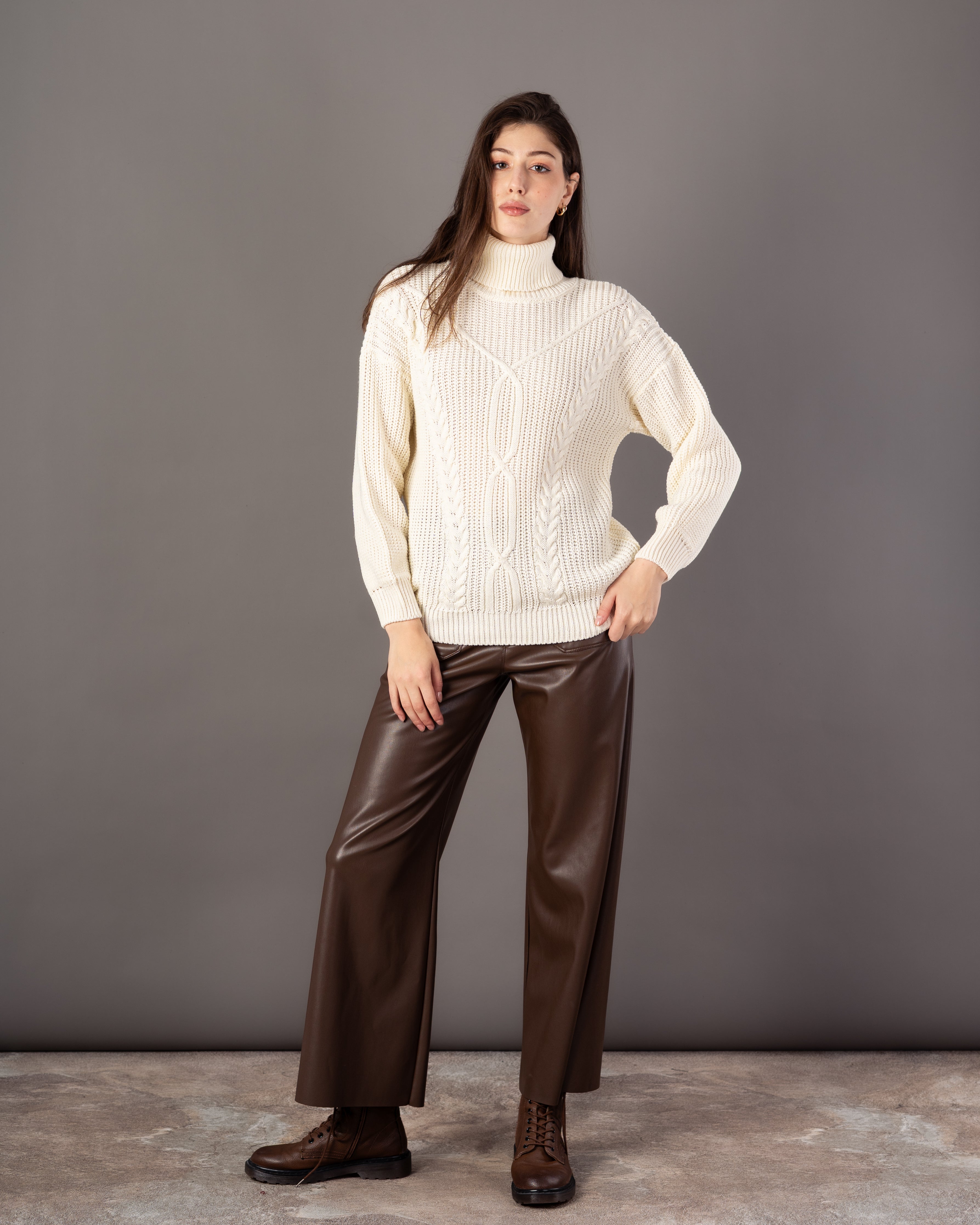 Plain Knitwear Pullover – High Neck (Braided Chest)