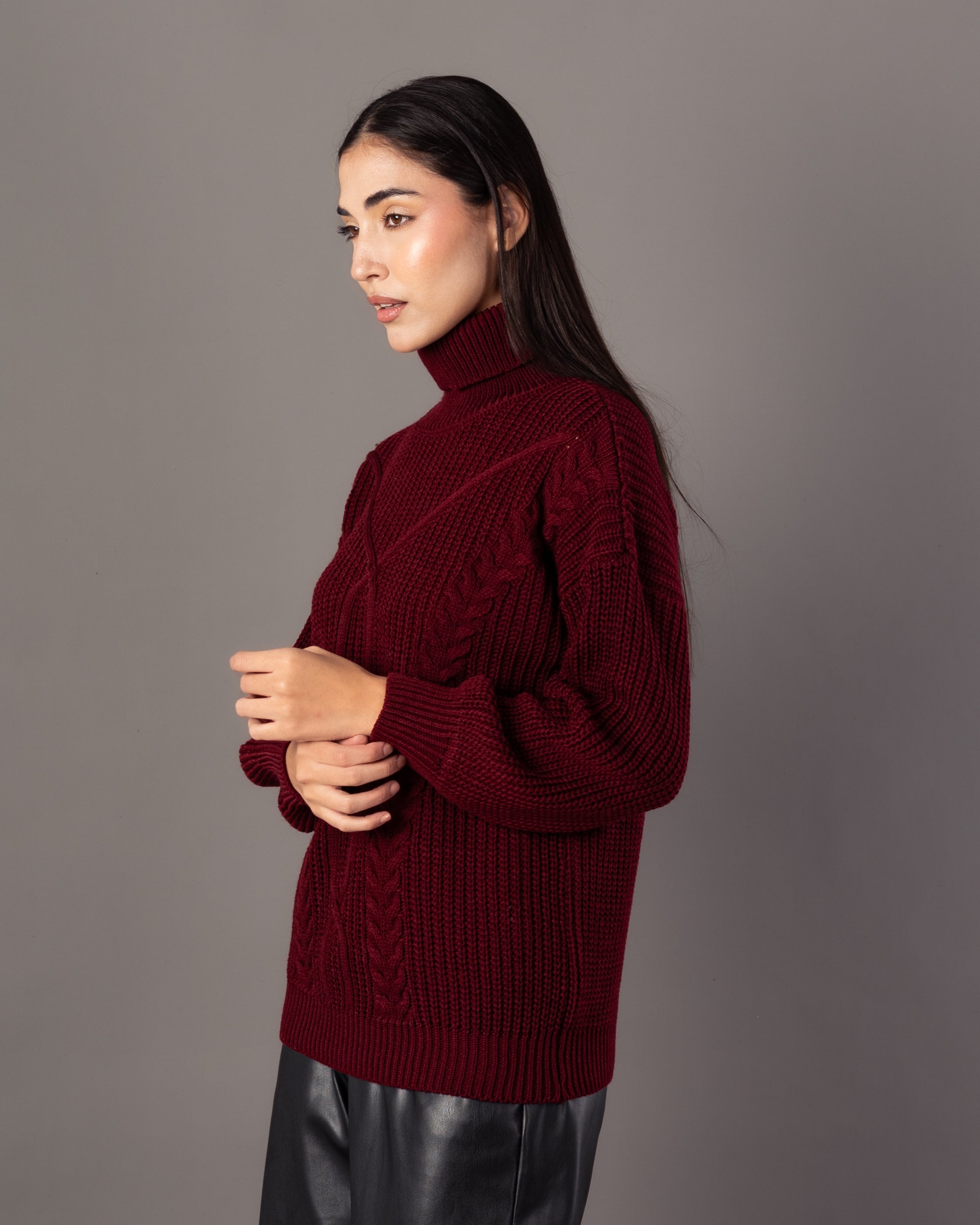 Plain Knitwear Pullover – High Neck (Braided Chest)