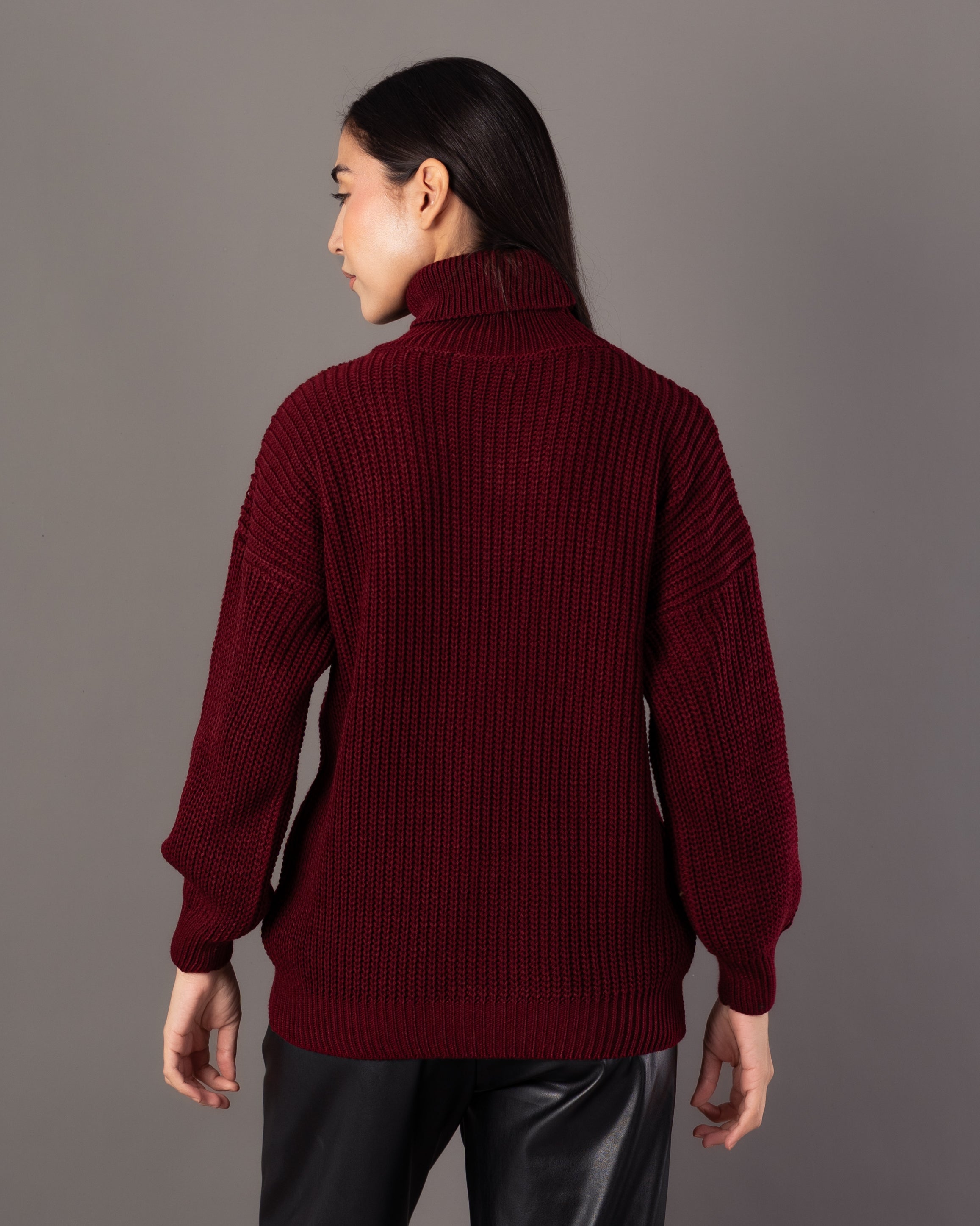 Plain Knitwear Pullover – High Neck (Braided Chest)