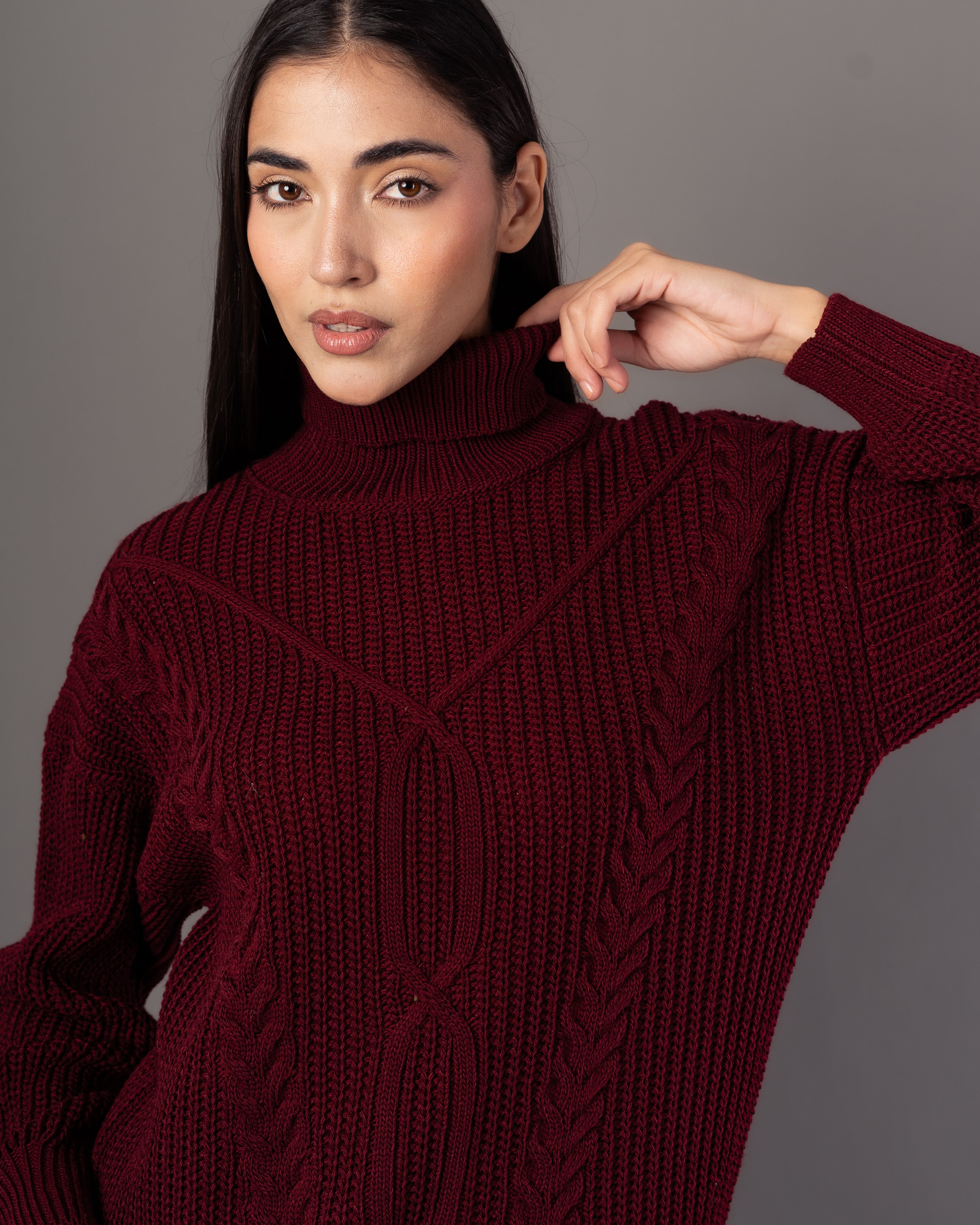 Plain Knitwear Pullover – High Neck (Braided Chest)