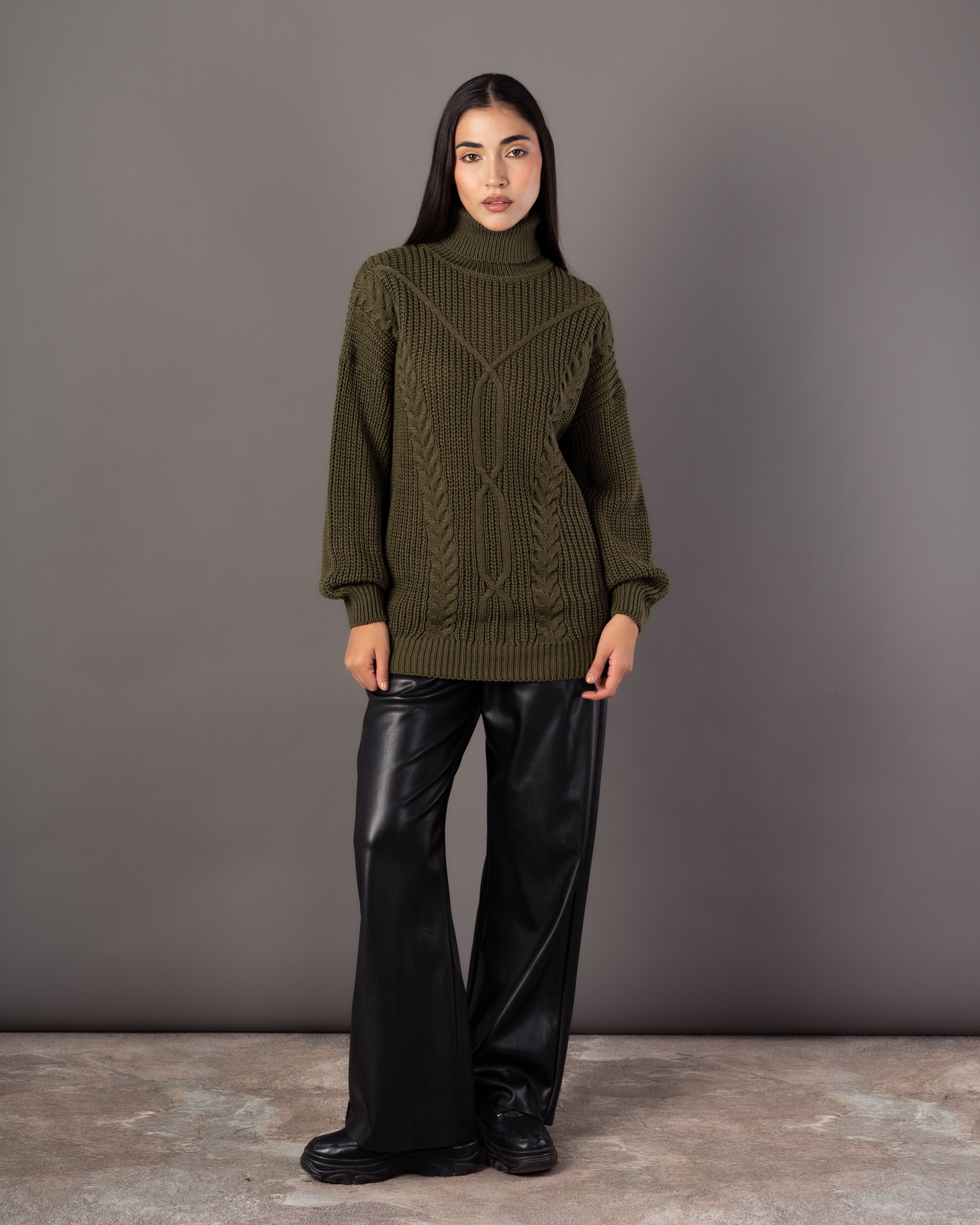Plain Knitwear Pullover – High Neck (Braided Chest)