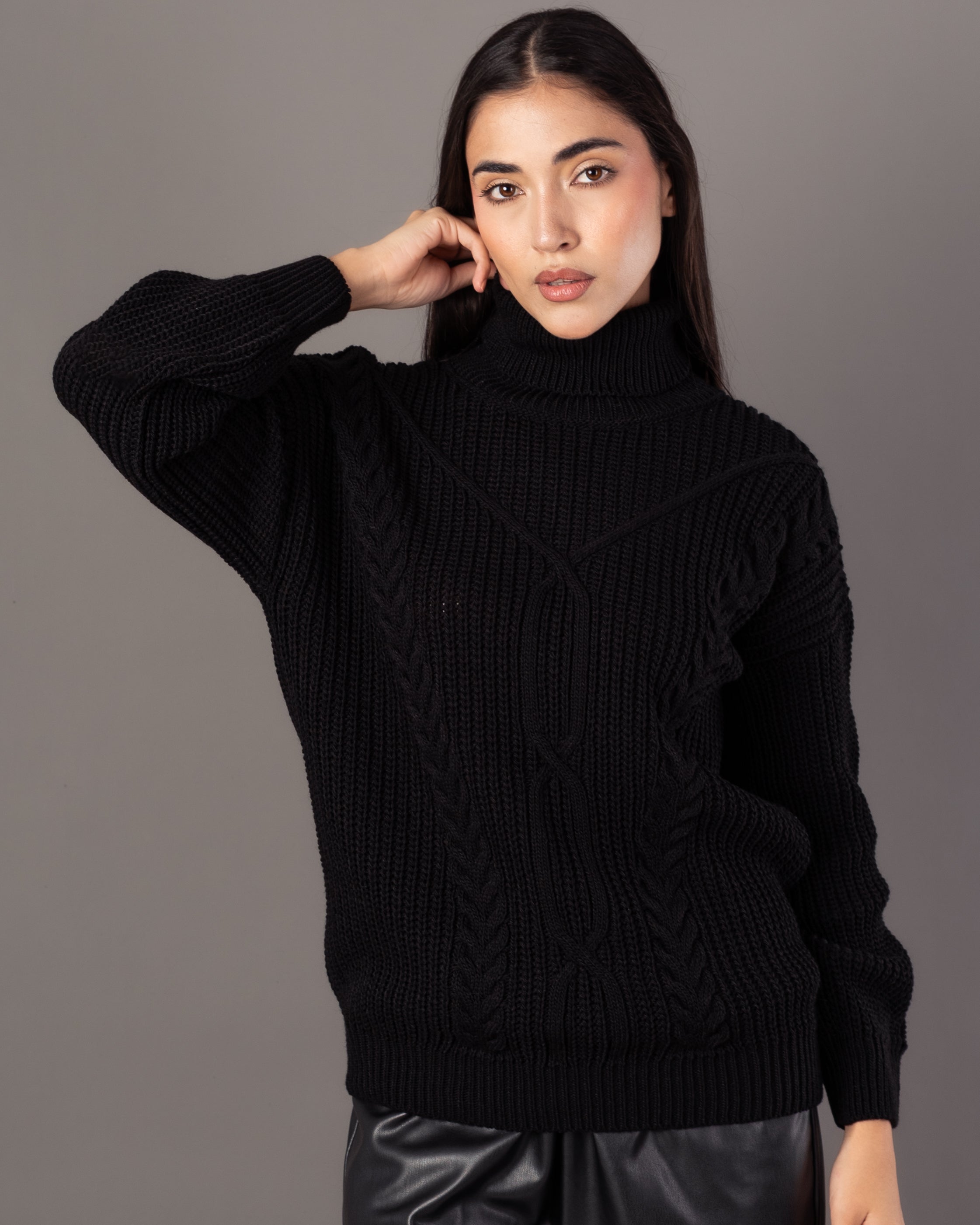 Plain Knitwear Pullover – High Neck (Braided Chest)