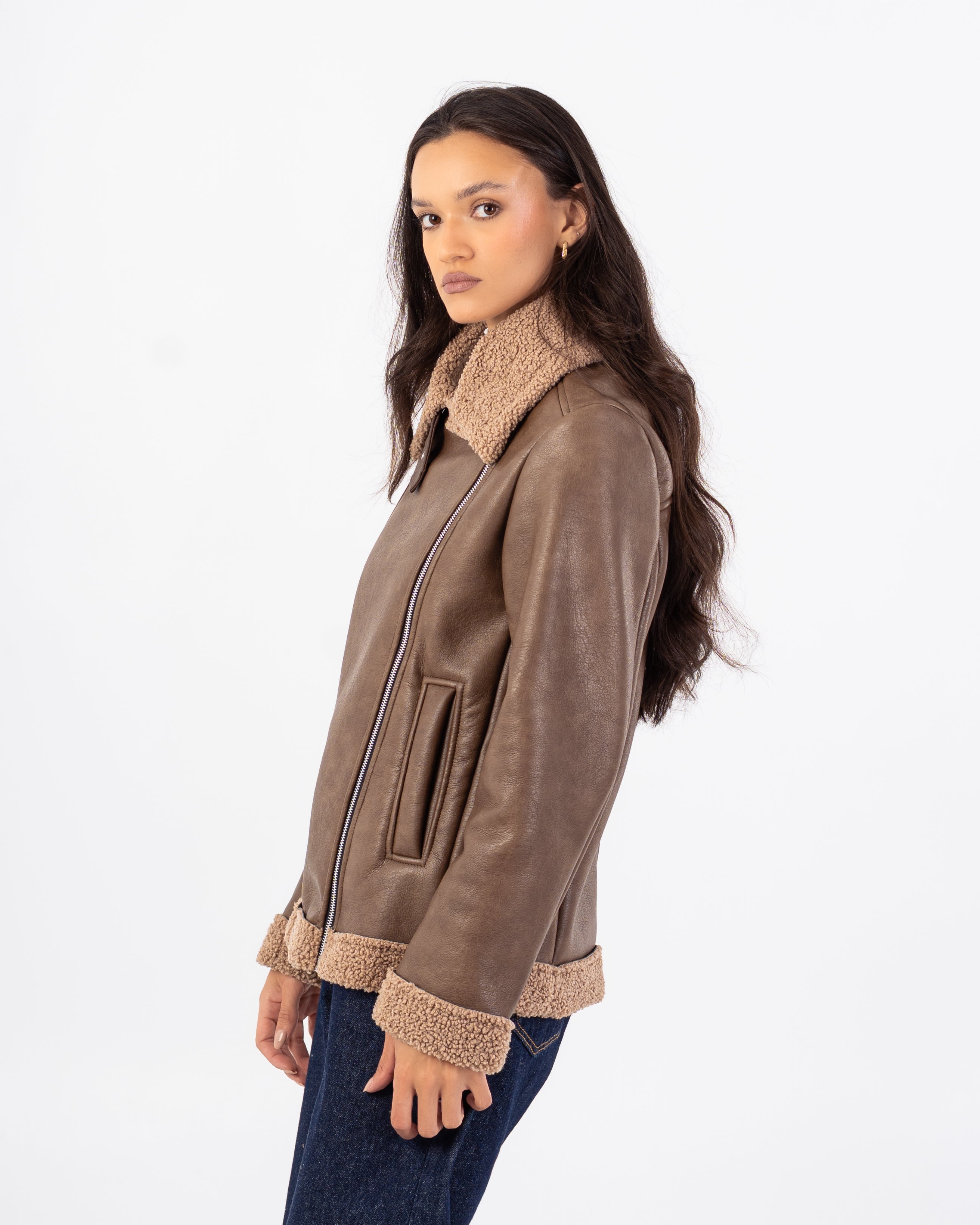 جاكيت جلدي – مبطن (فرو)