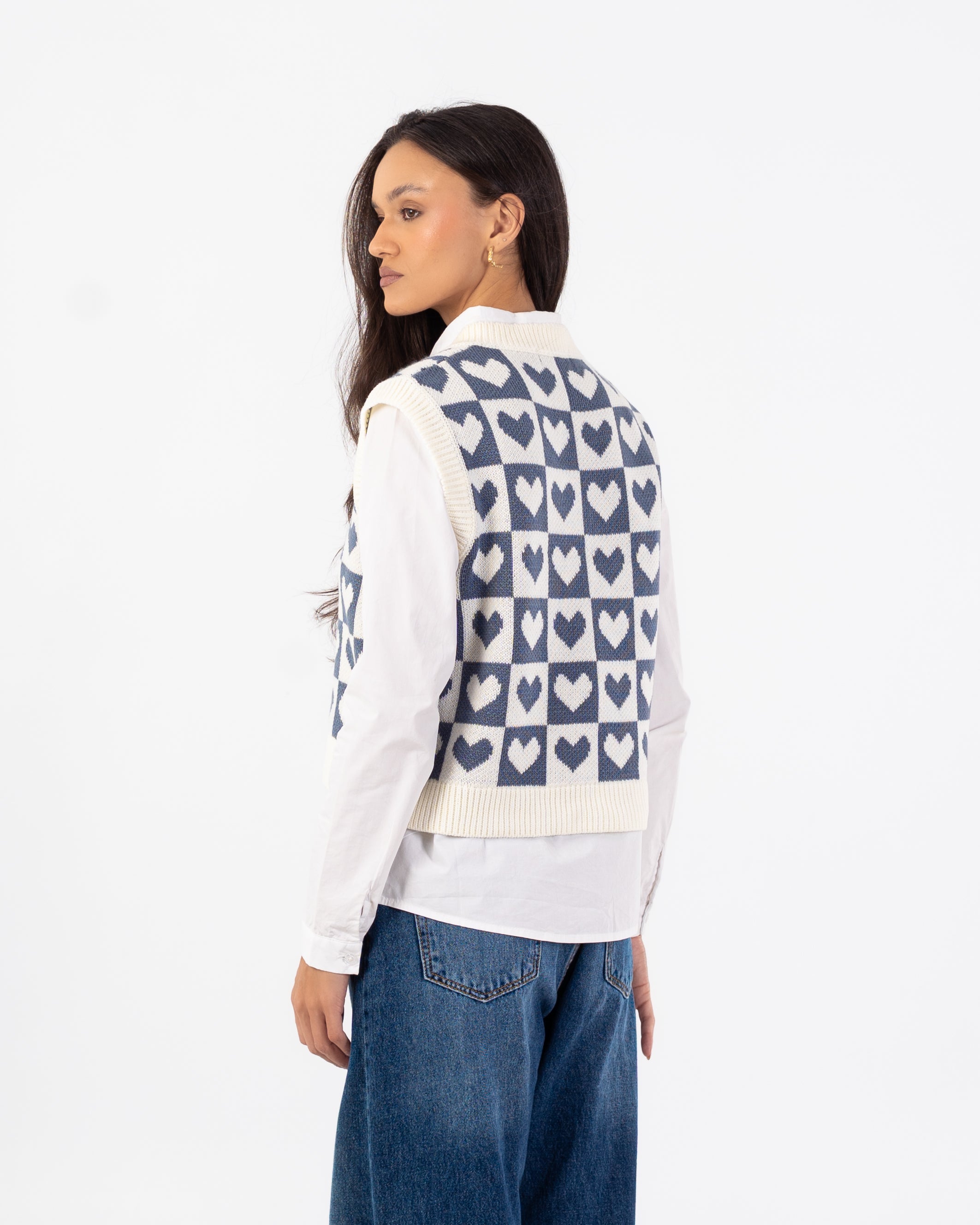 سترة محبوكة – تطريز على شكل قلب