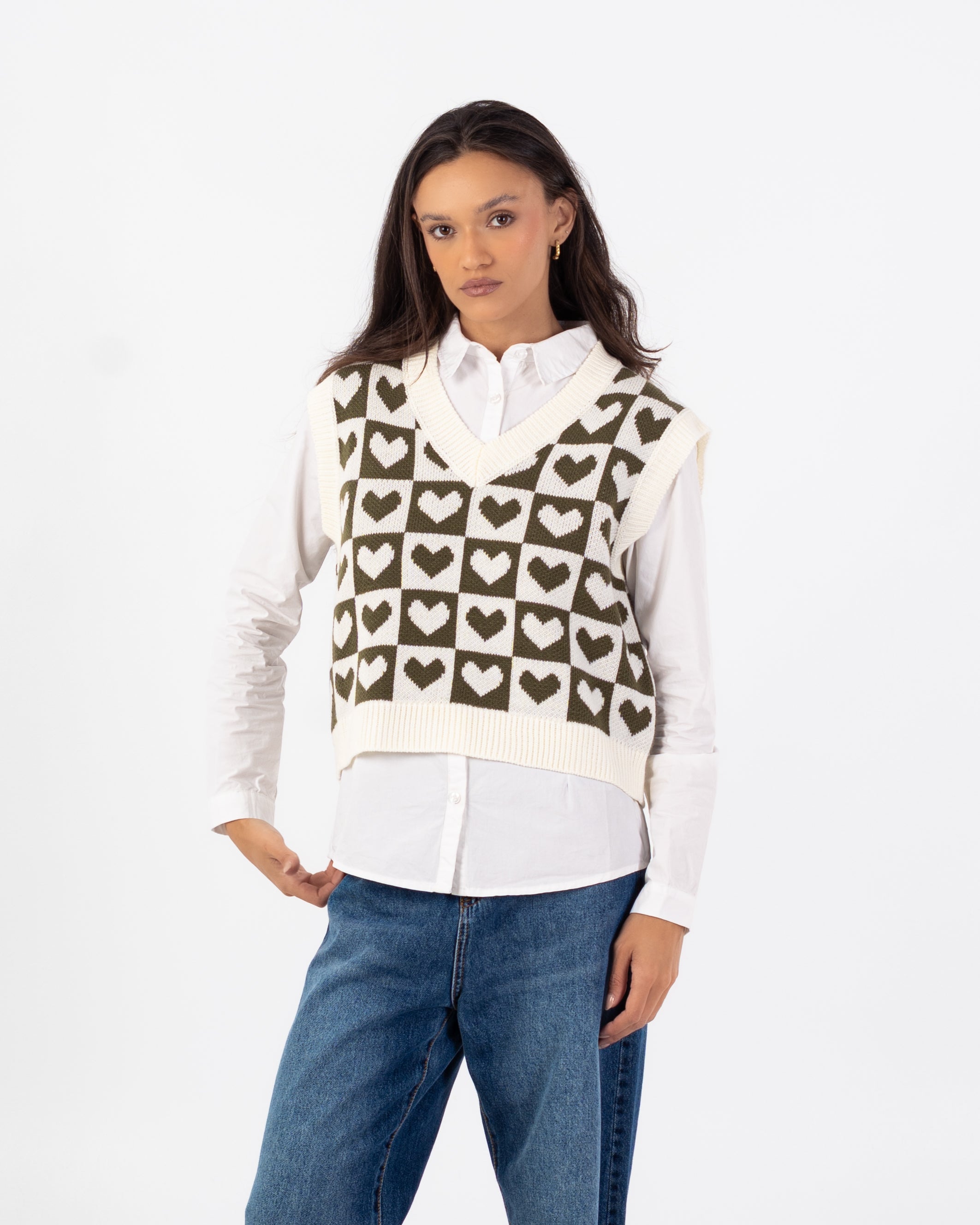 سترة محبوكة – تطريز على شكل قلب