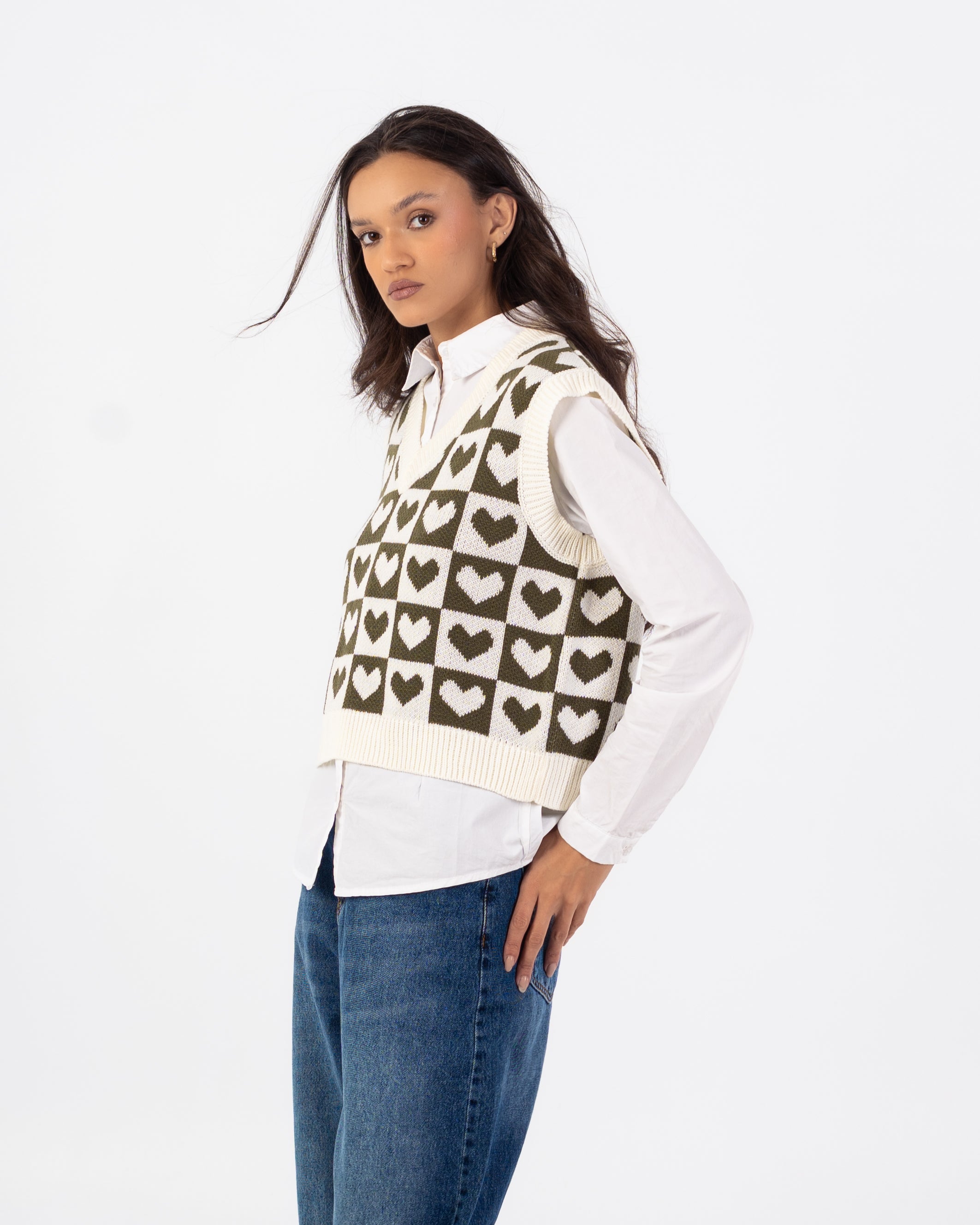 سترة محبوكة – تطريز على شكل قلب