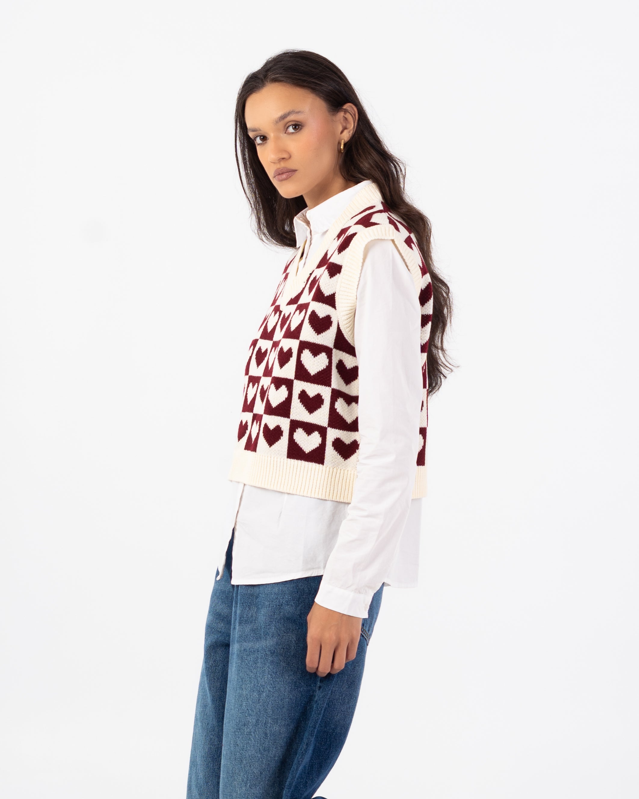 سترة محبوكة – تطريز على شكل قلب