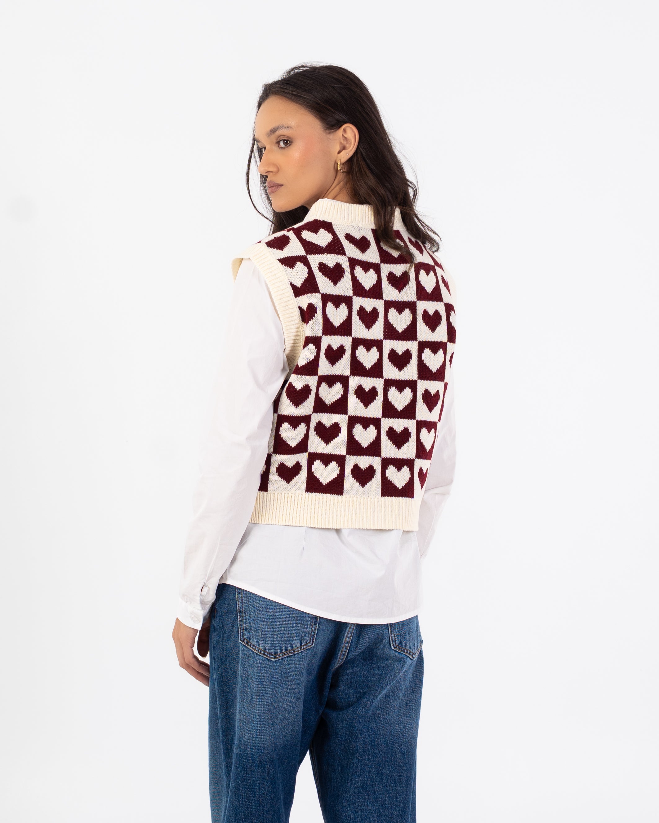 سترة محبوكة – تطريز على شكل قلب