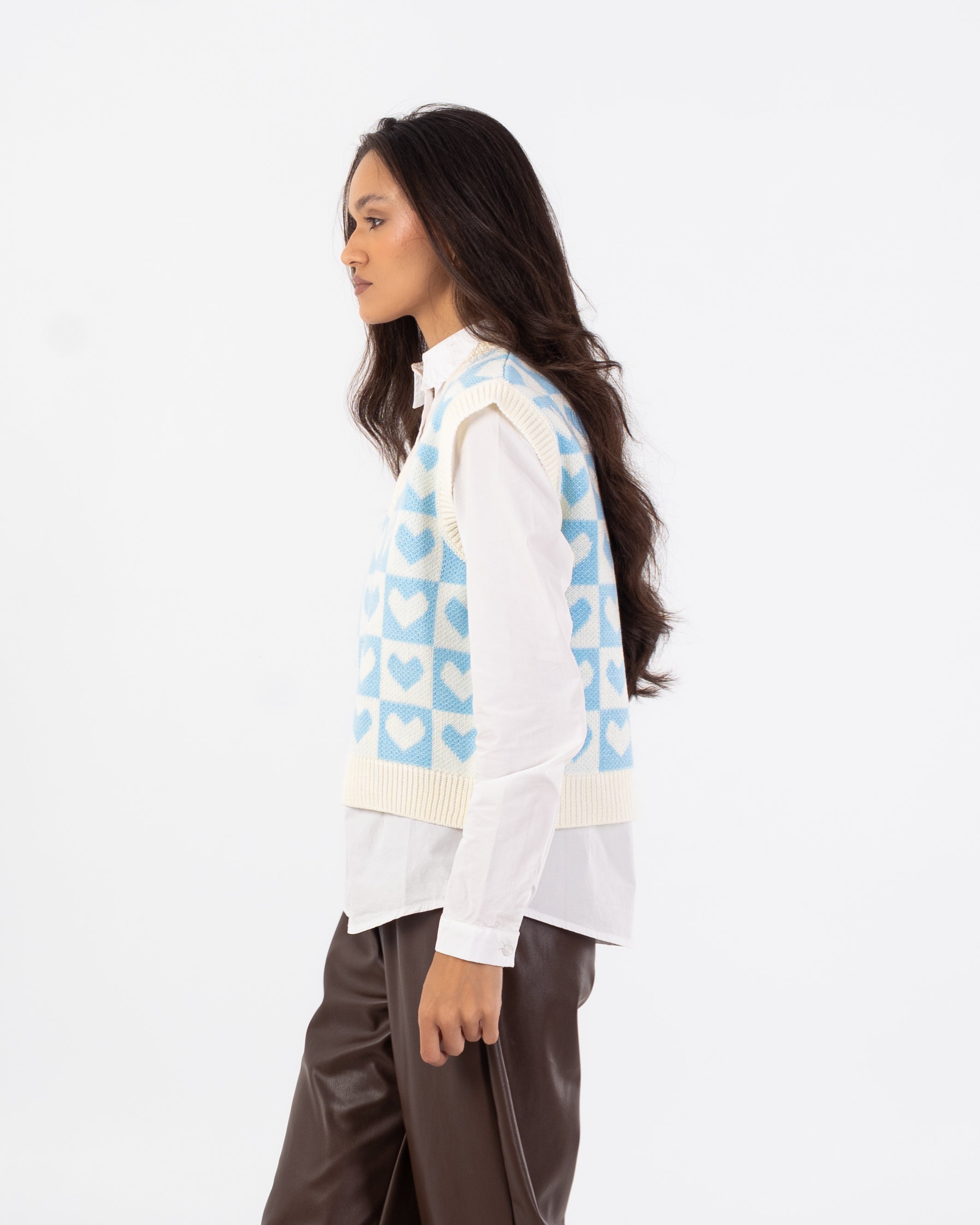 سترة محبوكة – تطريز على شكل قلب