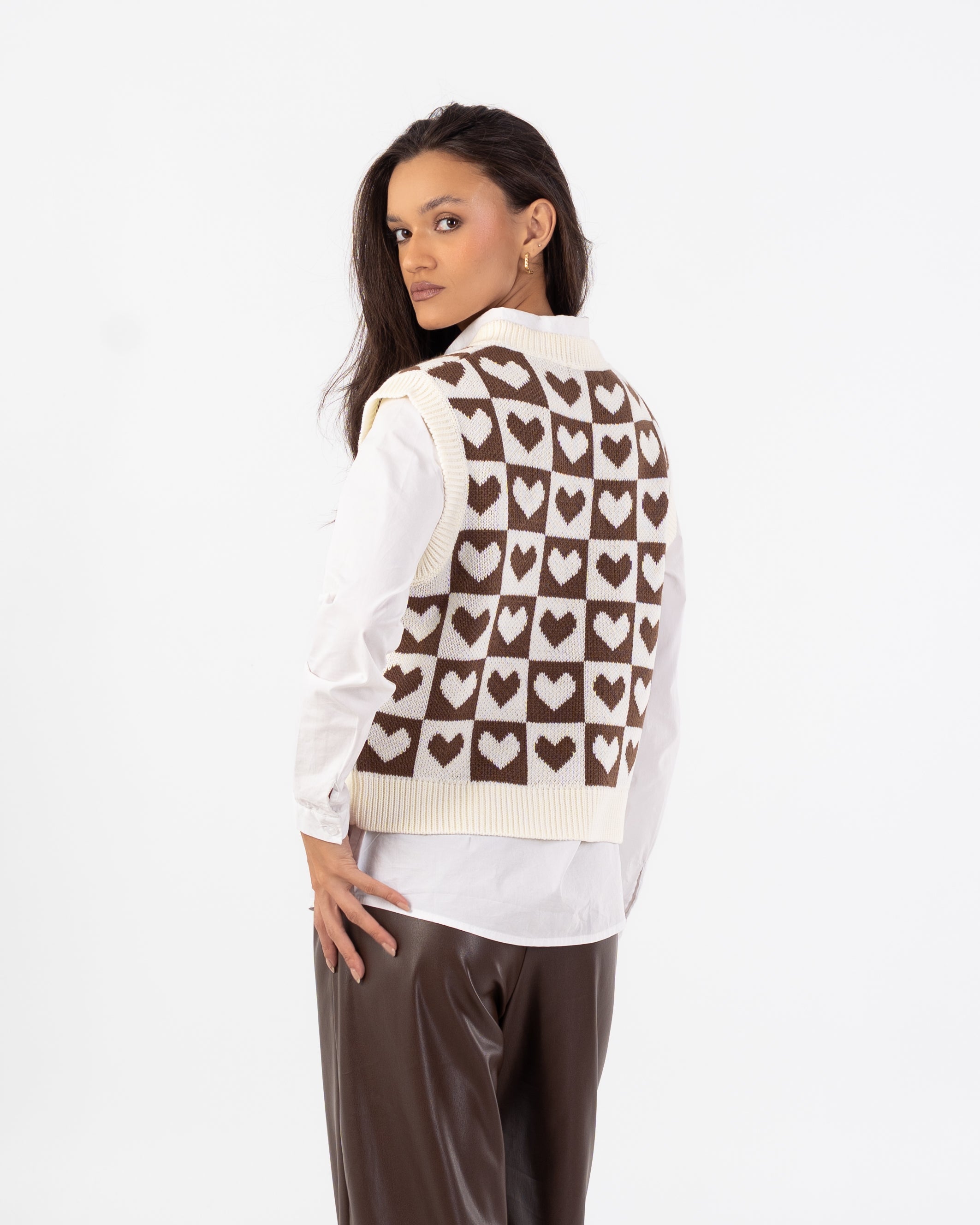 سترة محبوكة – تطريز على شكل قلب