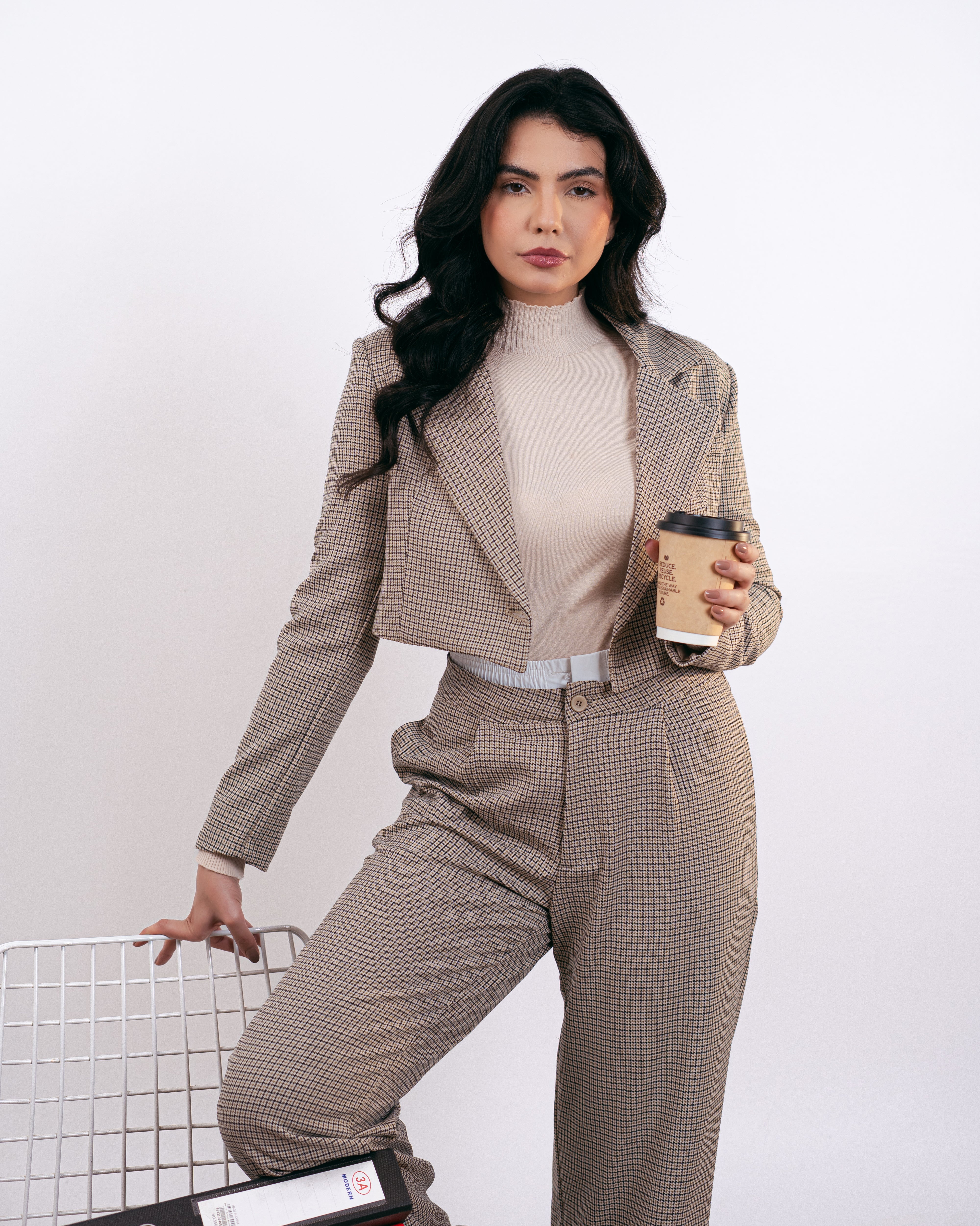 بليزر قصير بنقشة مربعات ومخططة