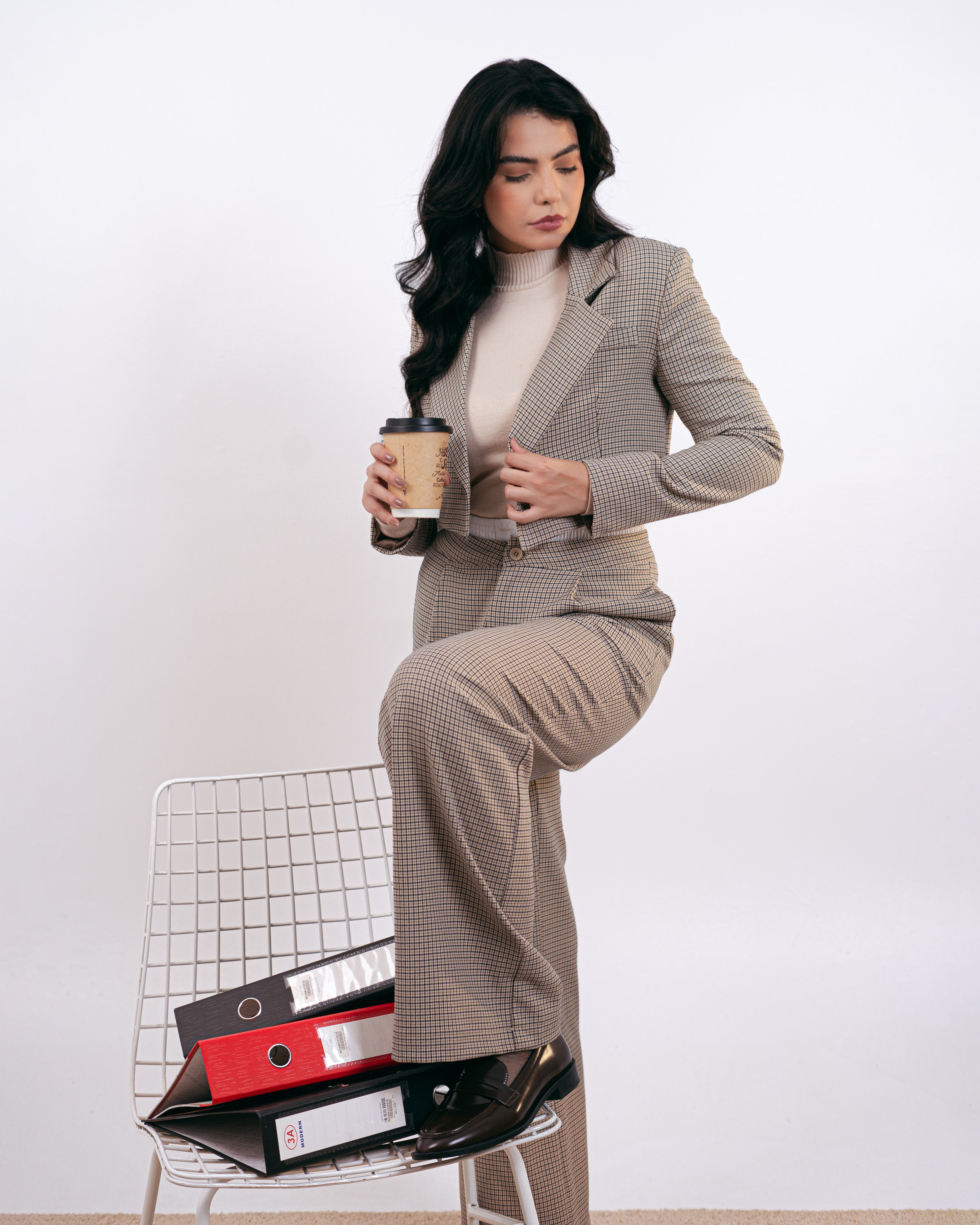 بليزر قصير بنقشة مربعات ومخططة