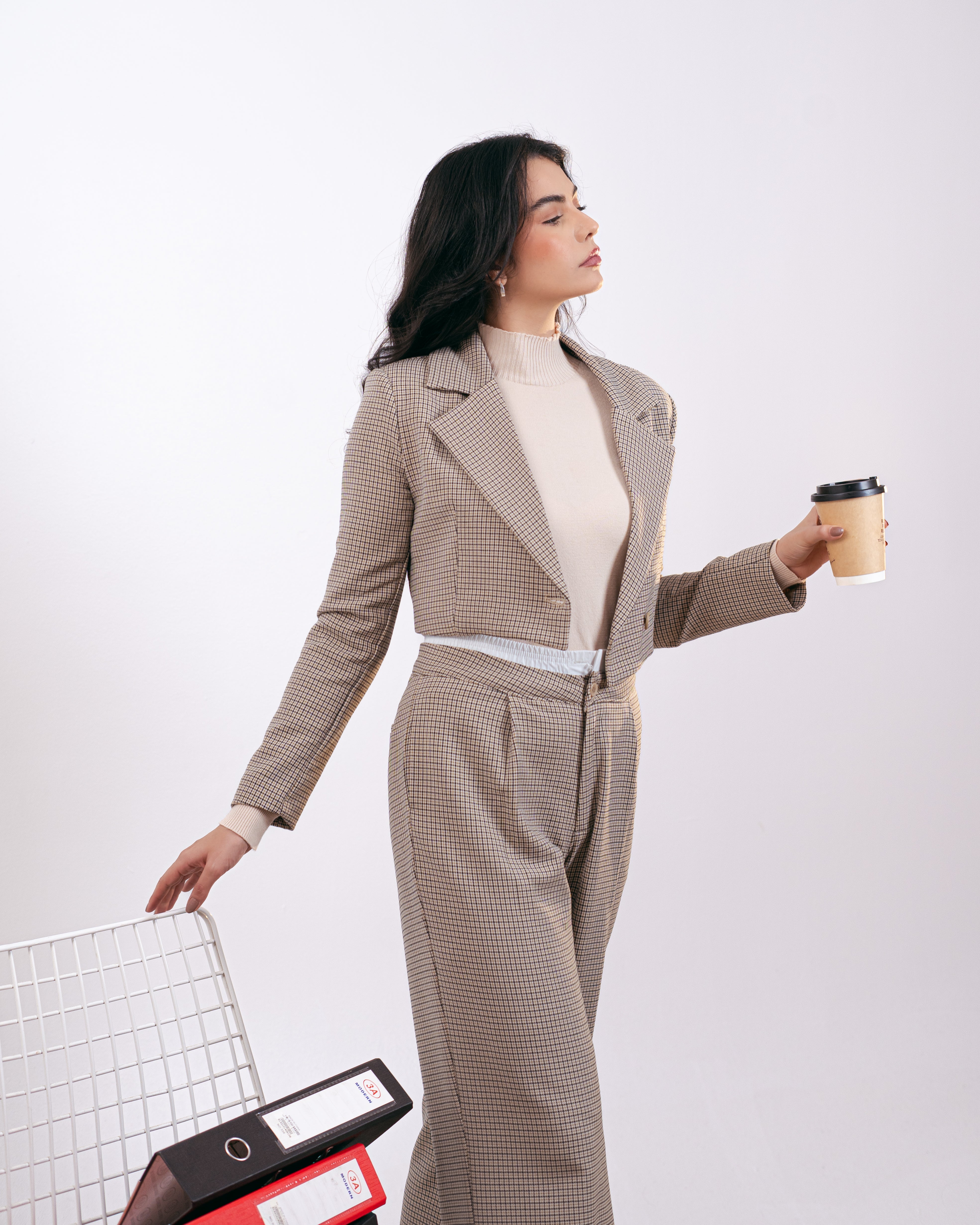 بليزر قصير بنقشة مربعات ومخططة