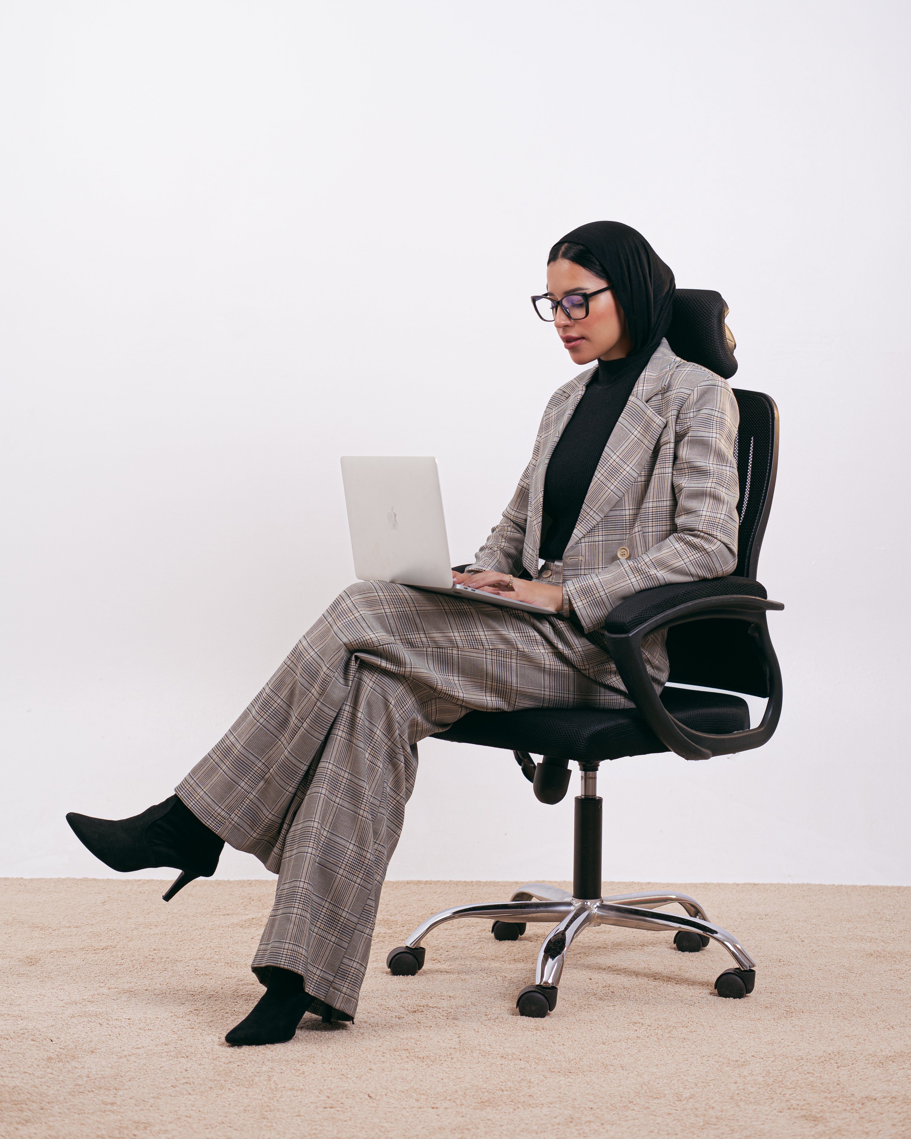 بليزر قصير بنقشة مربعات ومخططة