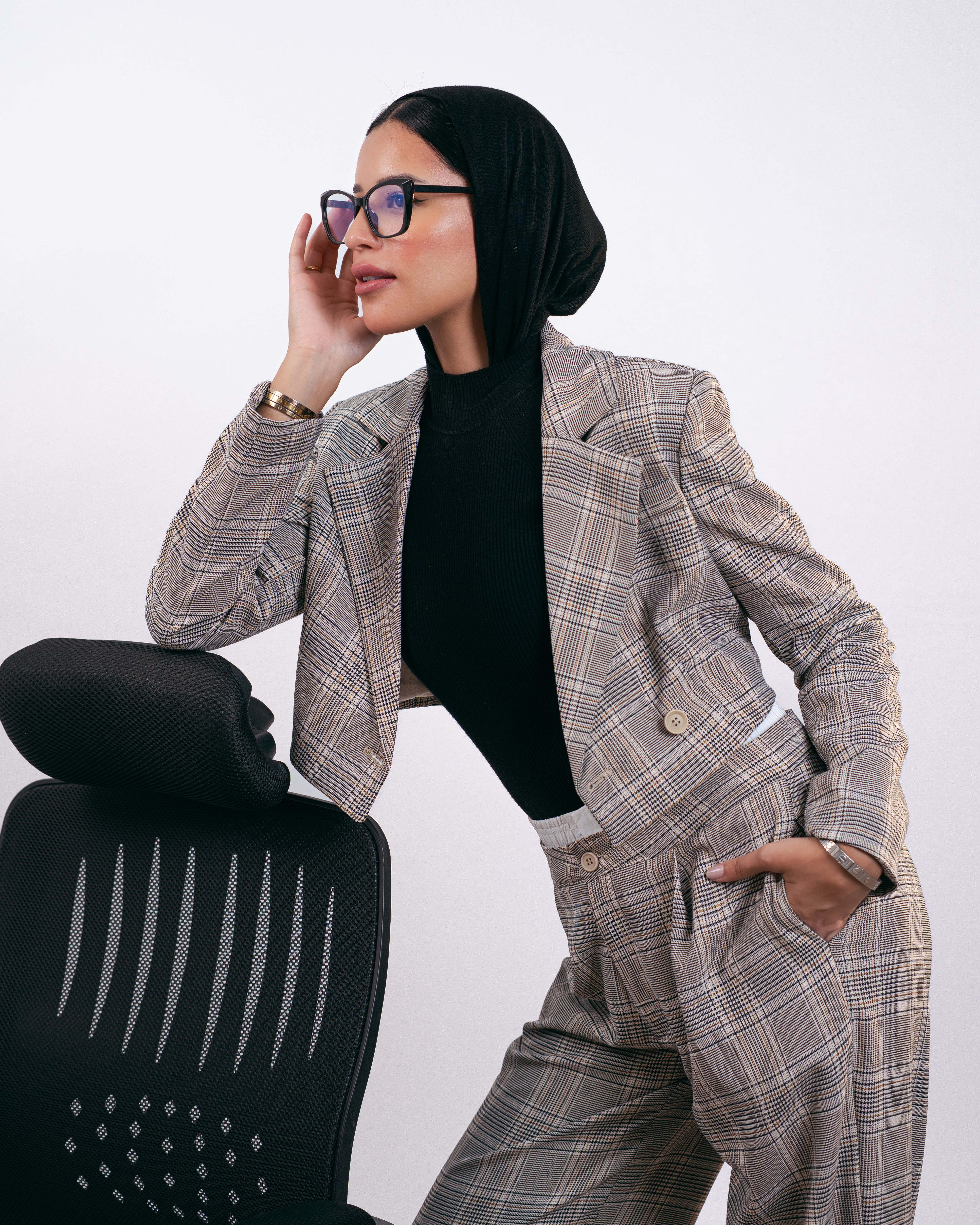 بليزر قصير بنقشة مربعات ومخططة