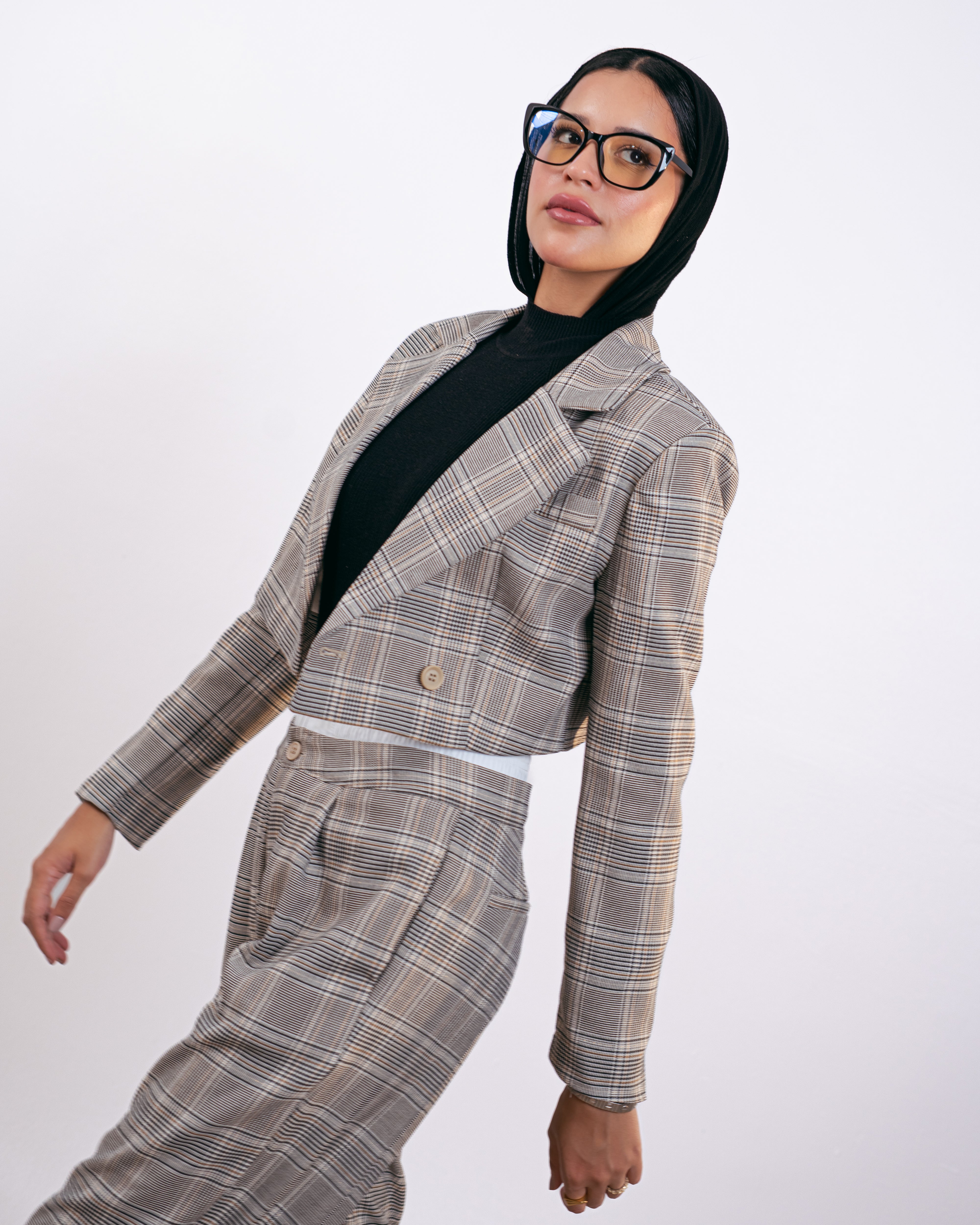 بليزر قصير بنقشة مربعات ومخططة