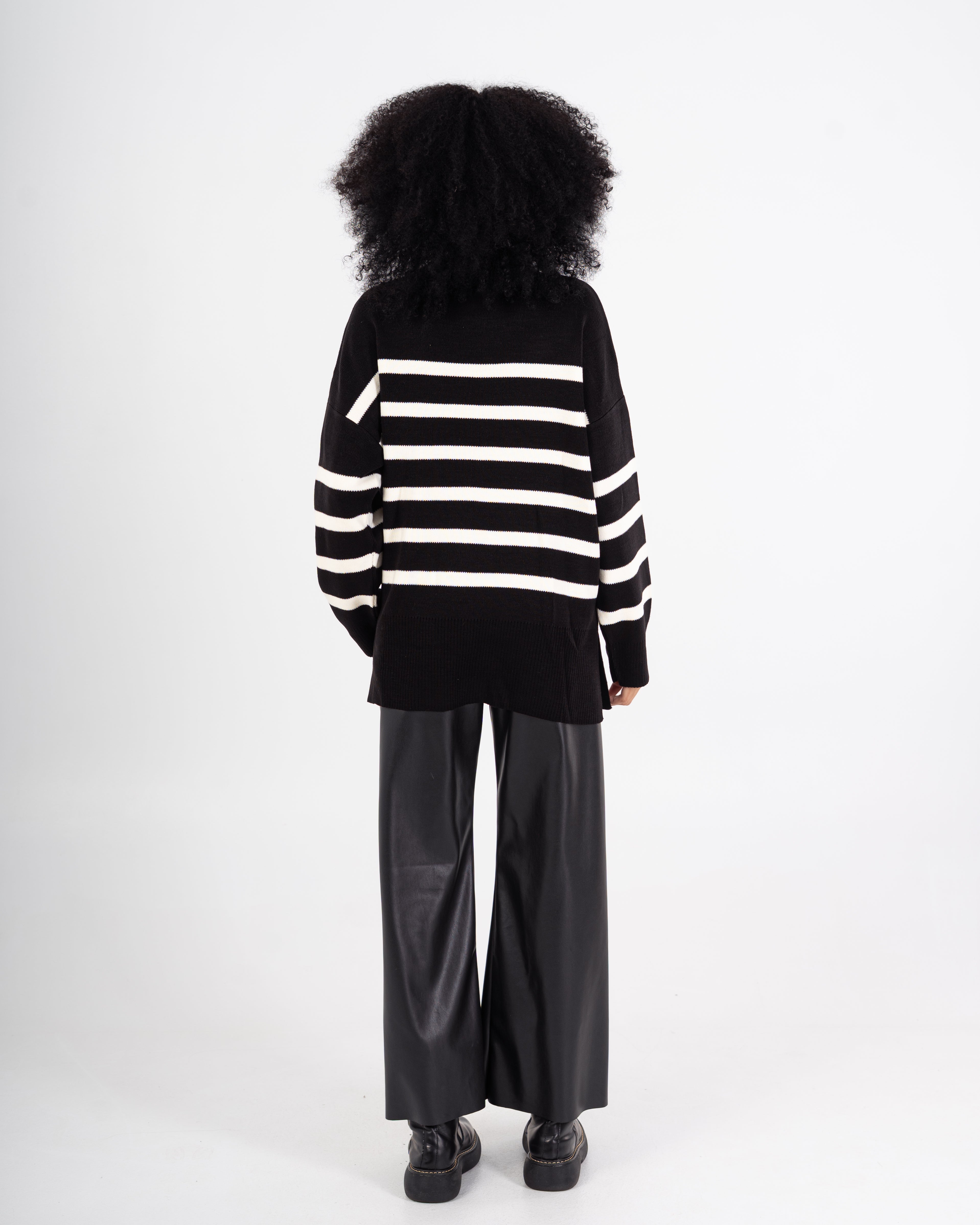 Knitwear Pullover – Oversized (Horizontal Stripes)