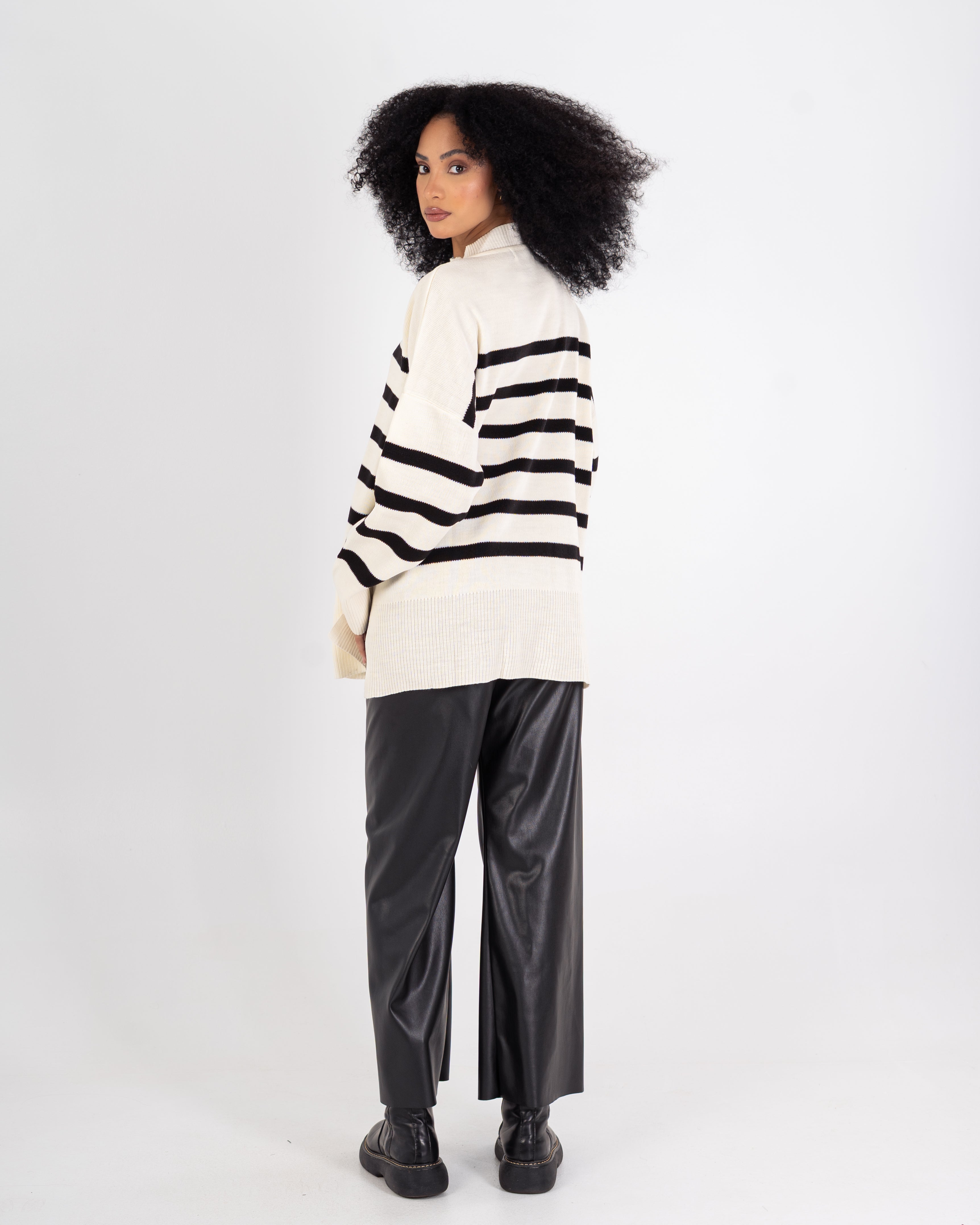 Knitwear Pullover – Oversized (Horizontal Stripes)