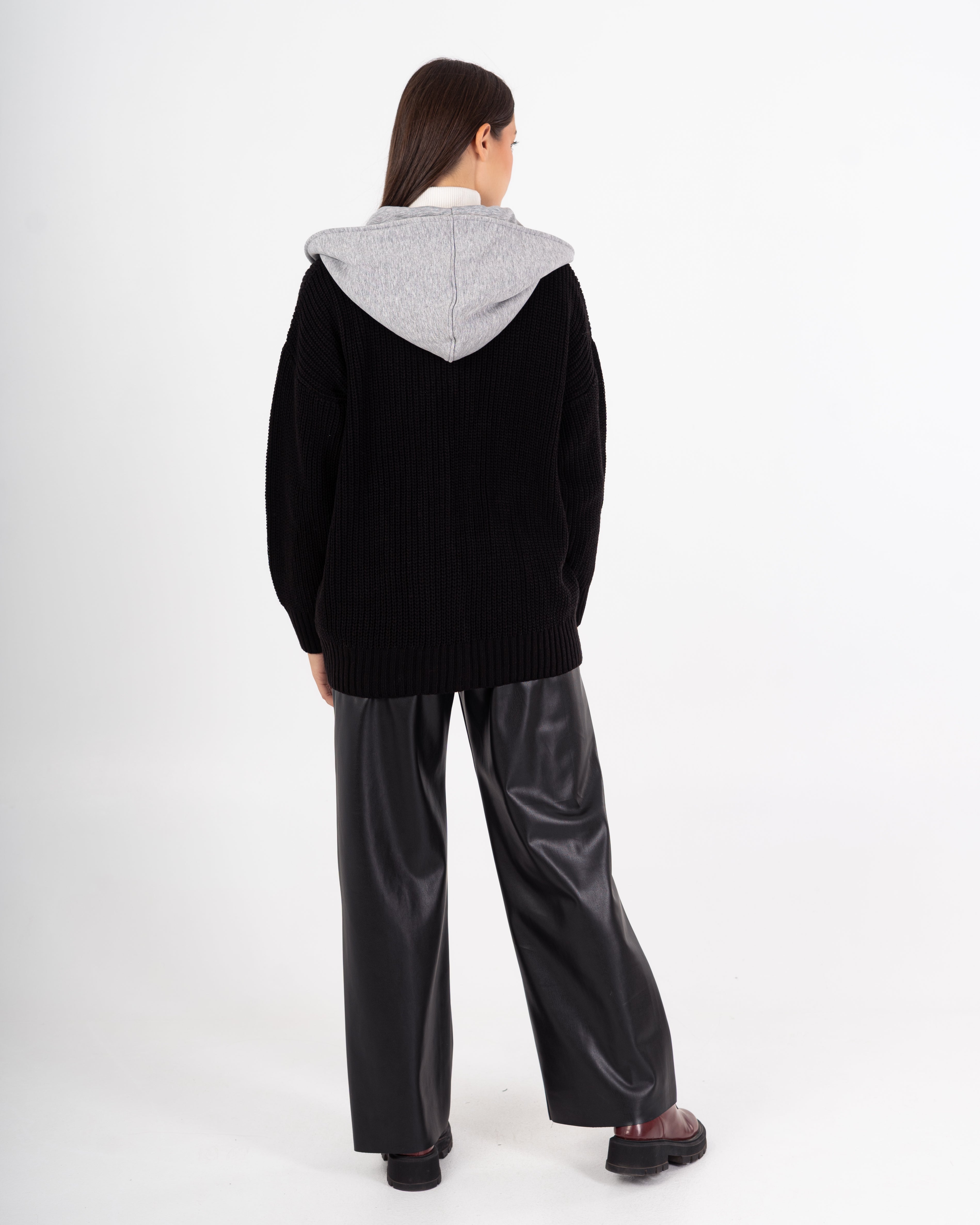 Knitwear Cardigan – Buttoned With Hoodie