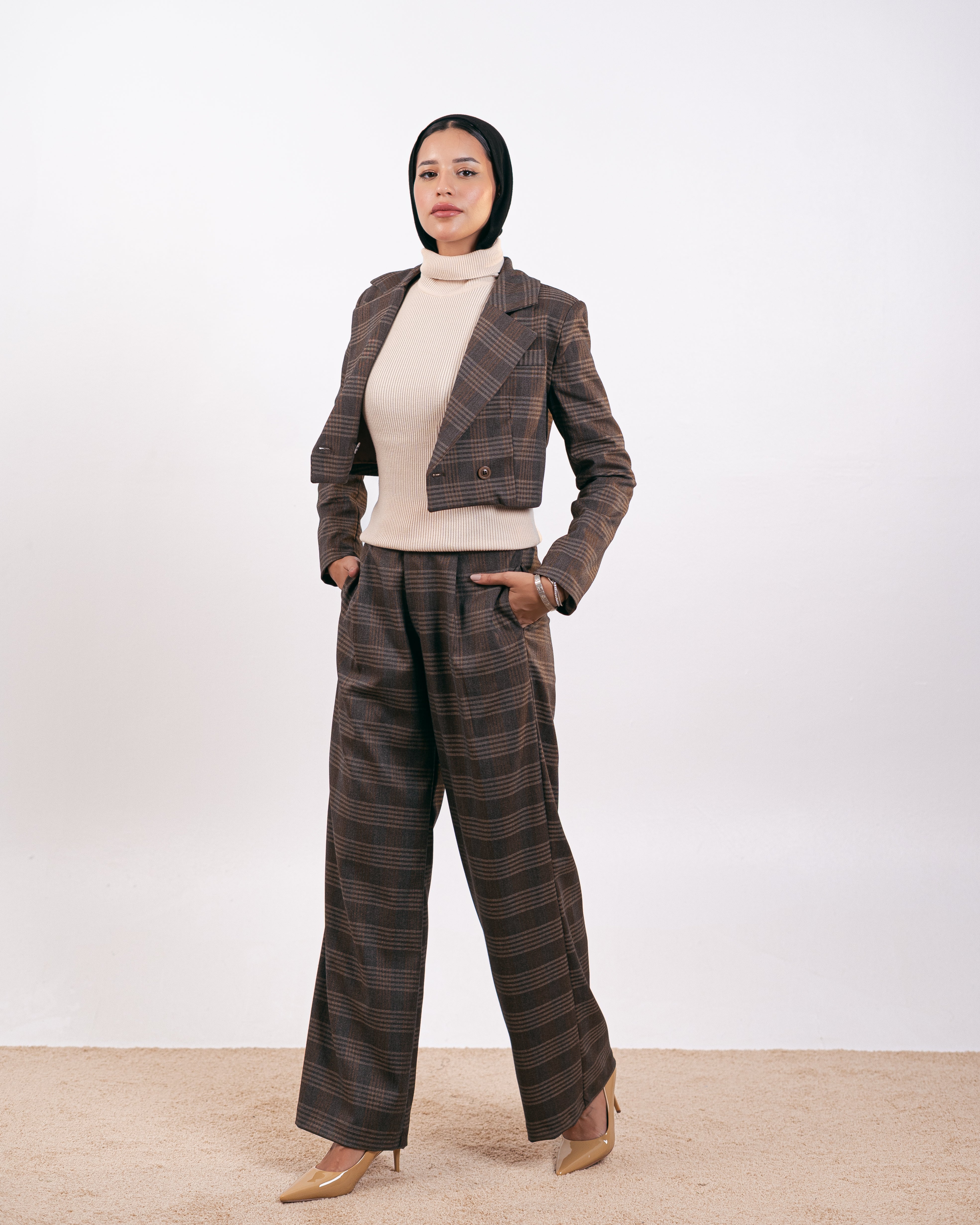 بليزر قصير بنقشة مربعات ومخططة