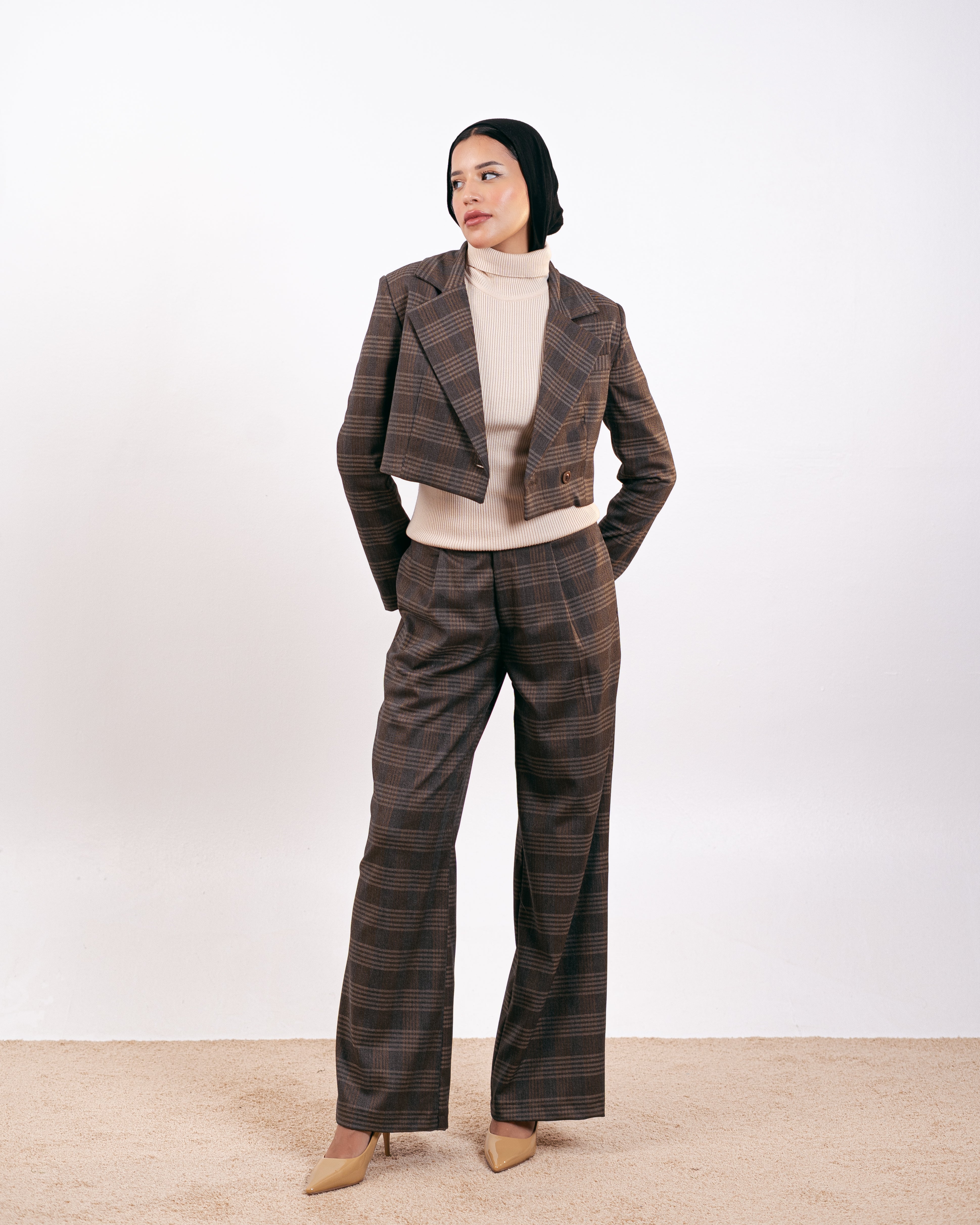 بليزر قصير بنقشة مربعات ومخططة