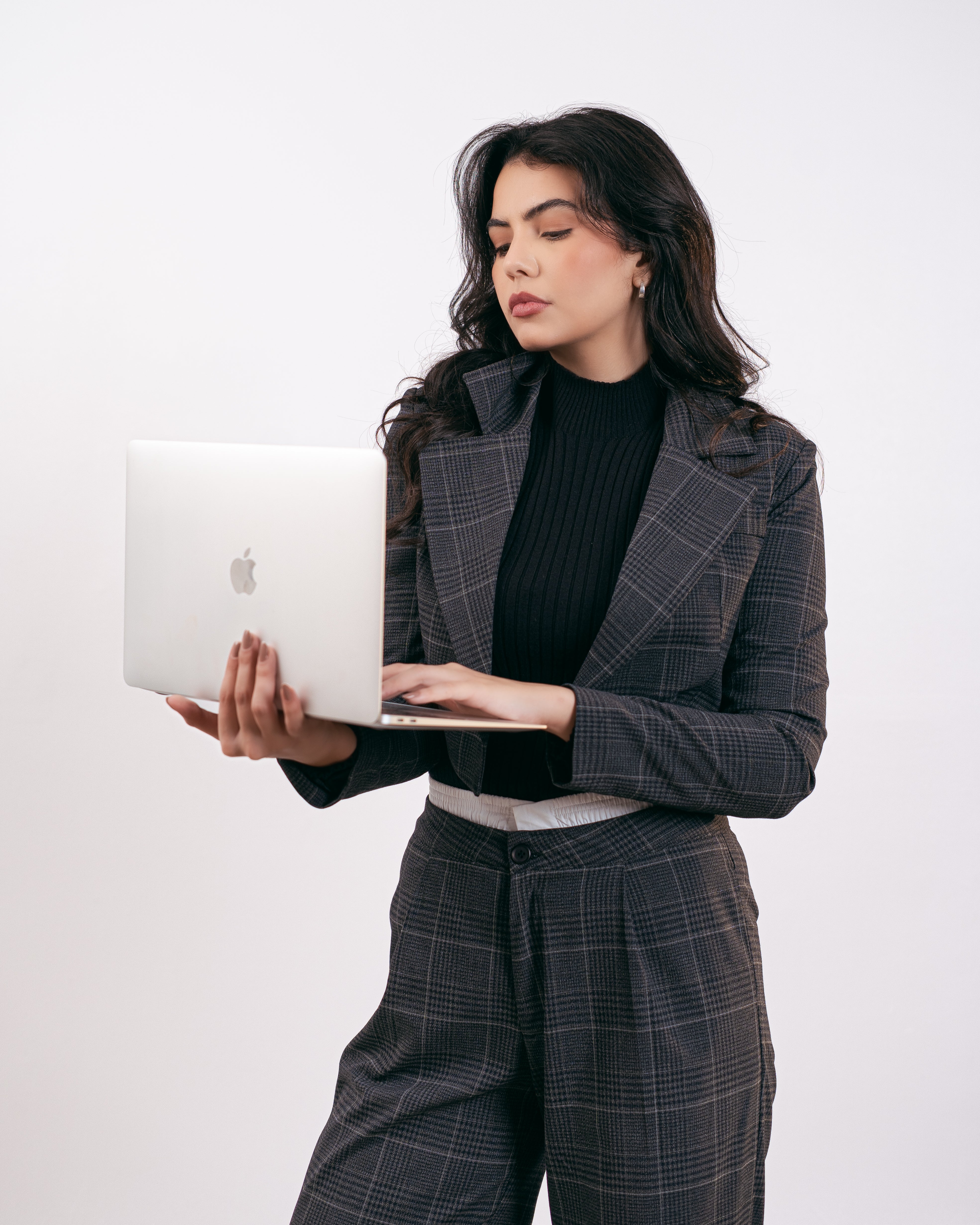 بليزر قصير بنقشة مربعات ومخططة