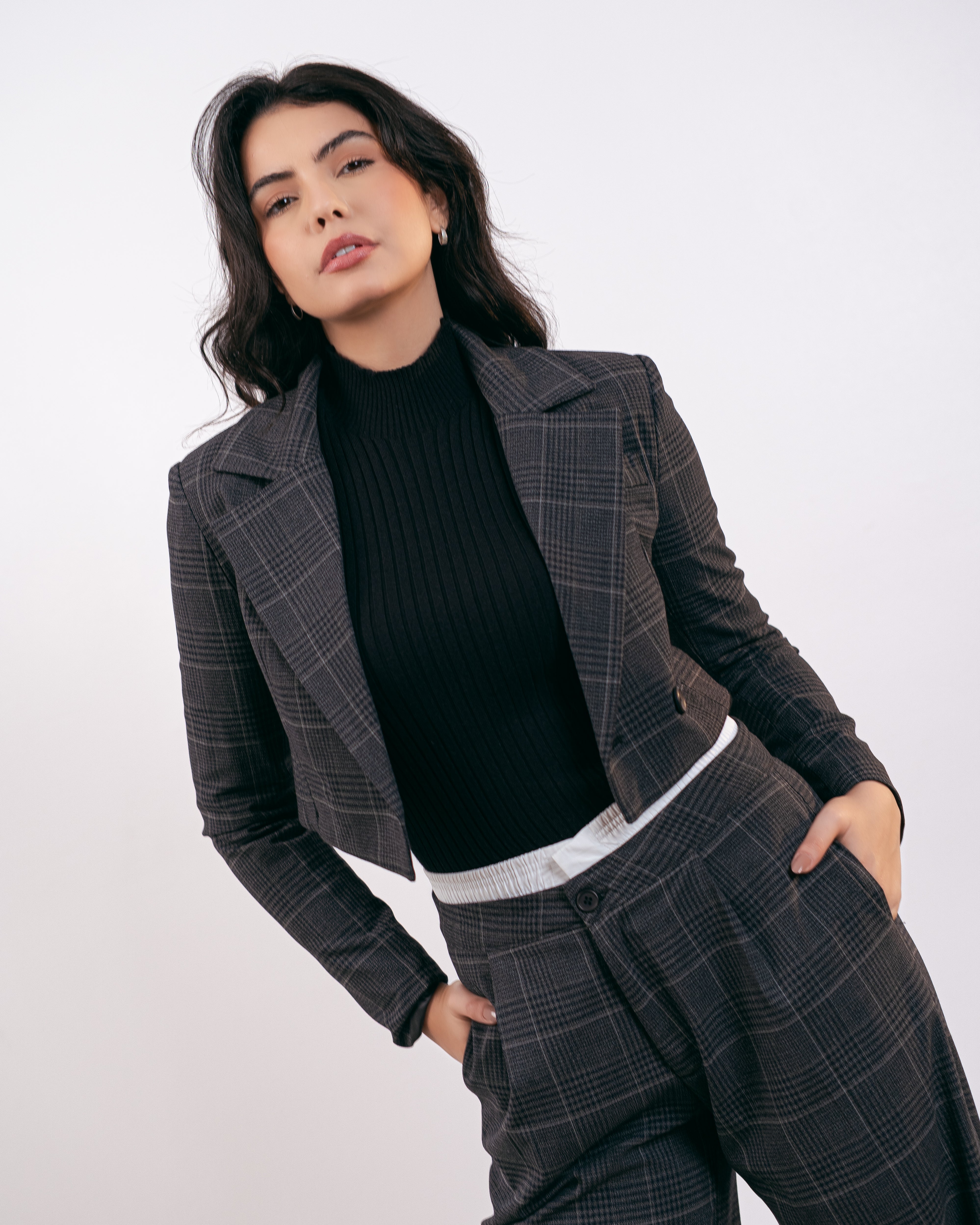 بليزر قصير بنقشة مربعات ومخططة