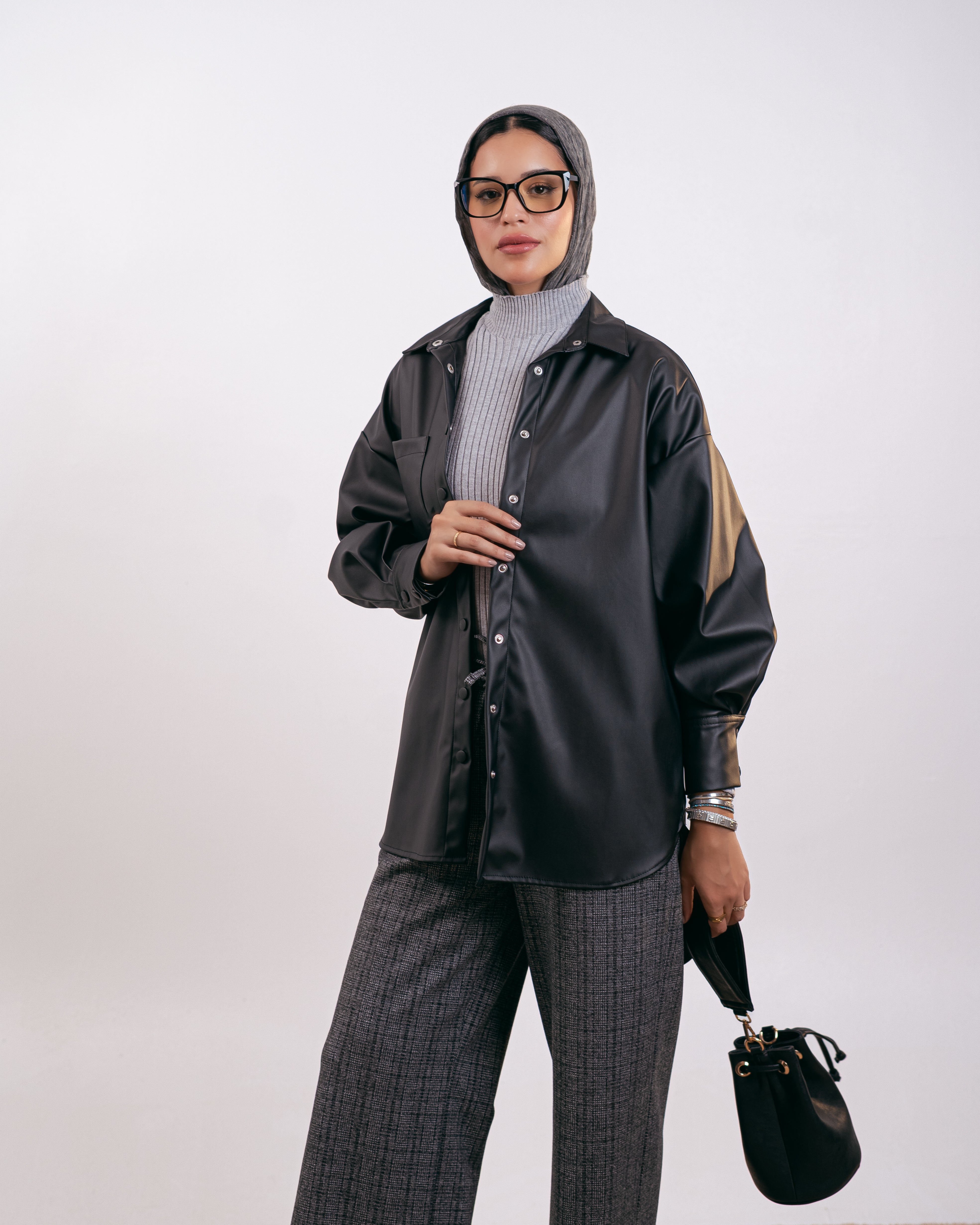 قميص جلدي - جيب على الصدر (أزرار مغناطيسية)