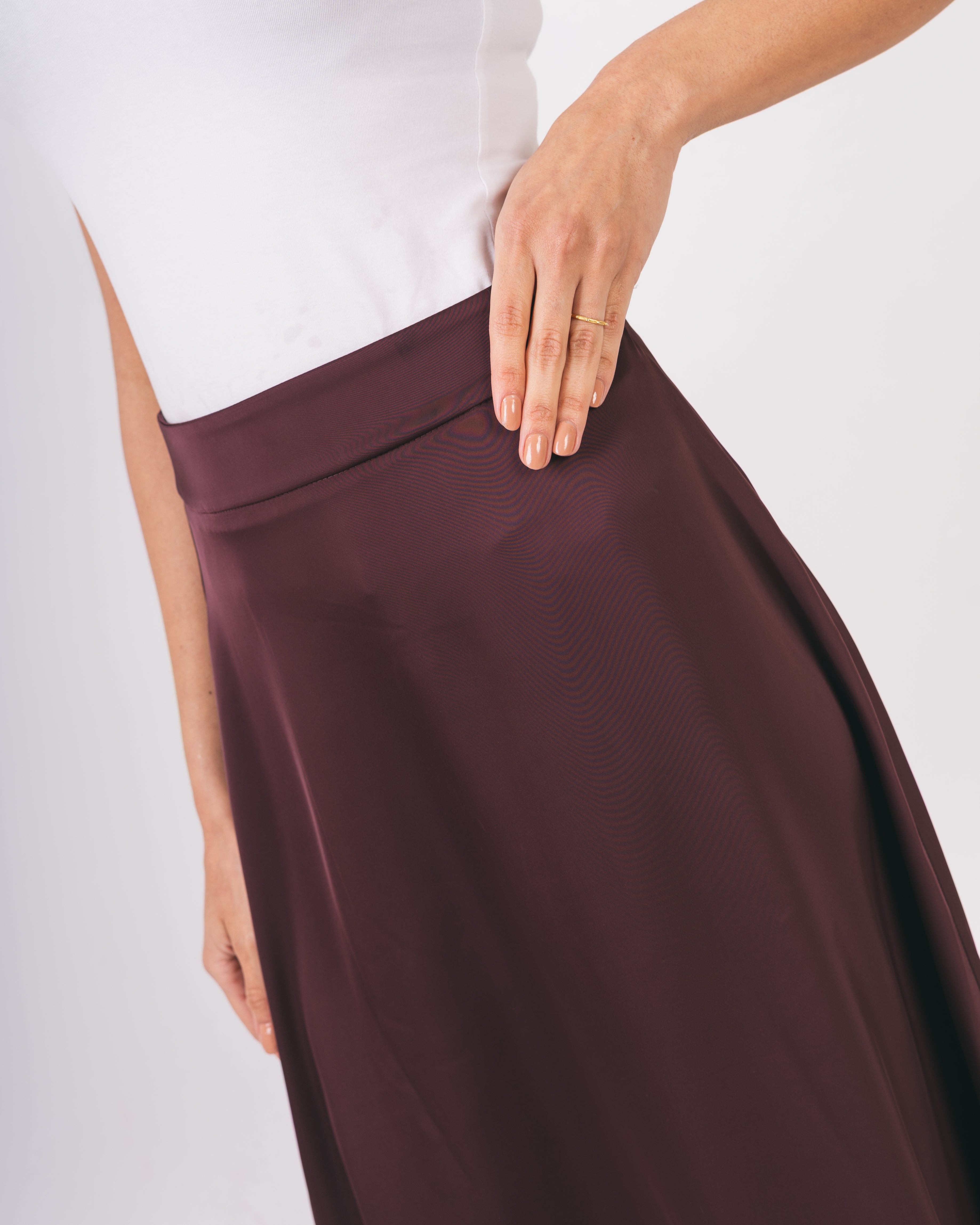 تنورة ساتان سادة