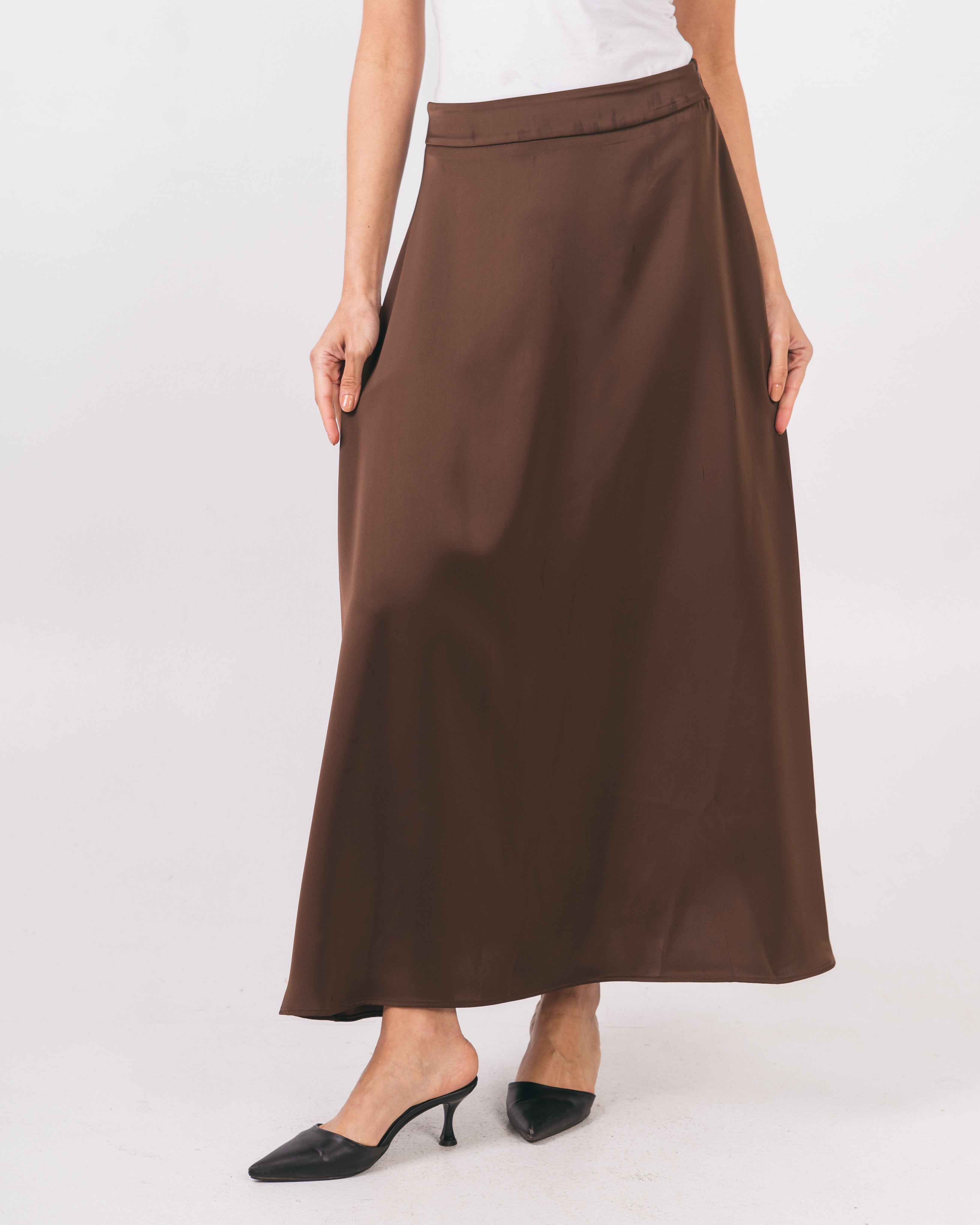 تنورة ساتان سادة