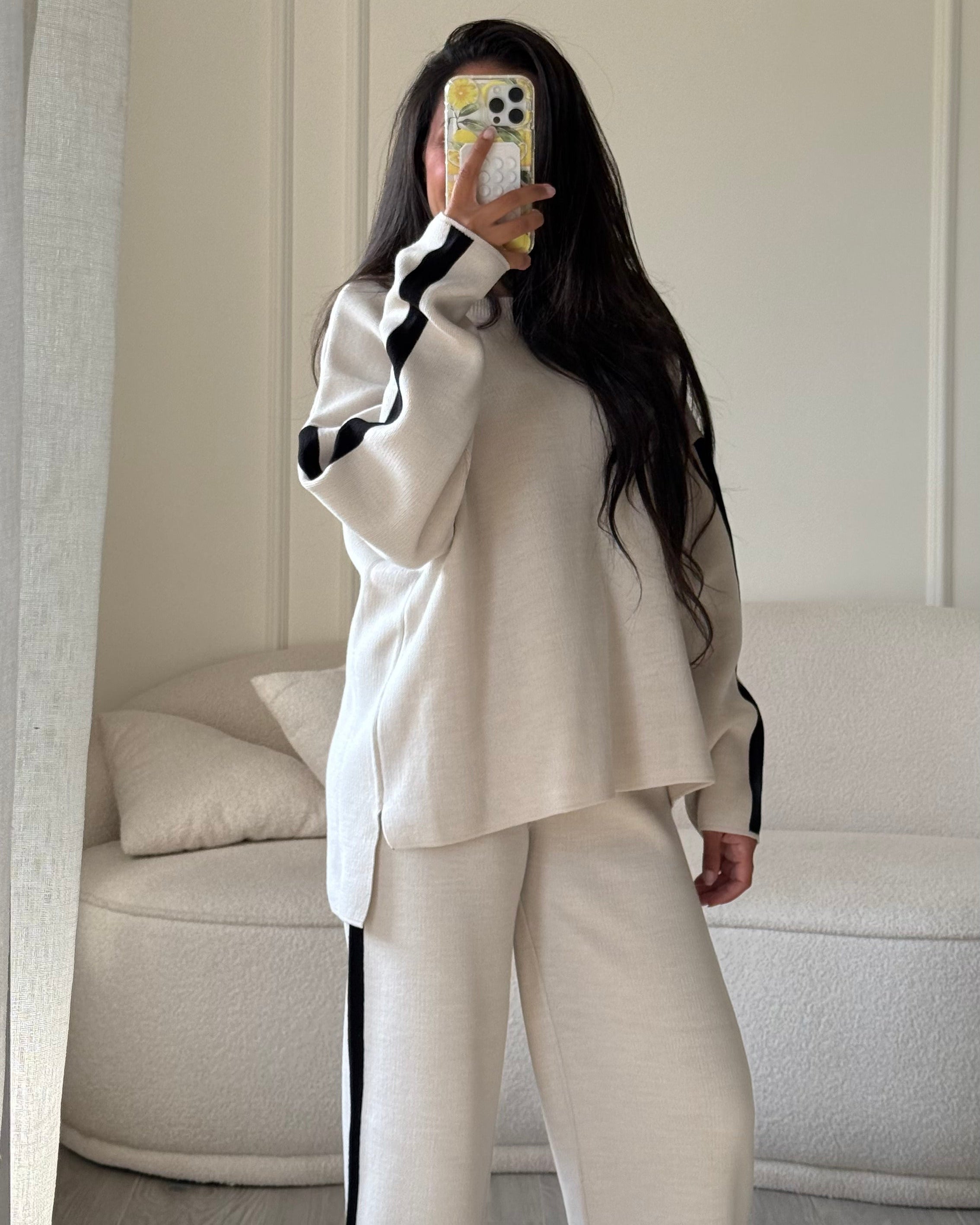 Knitwear Suit – Stripe On Sleeves