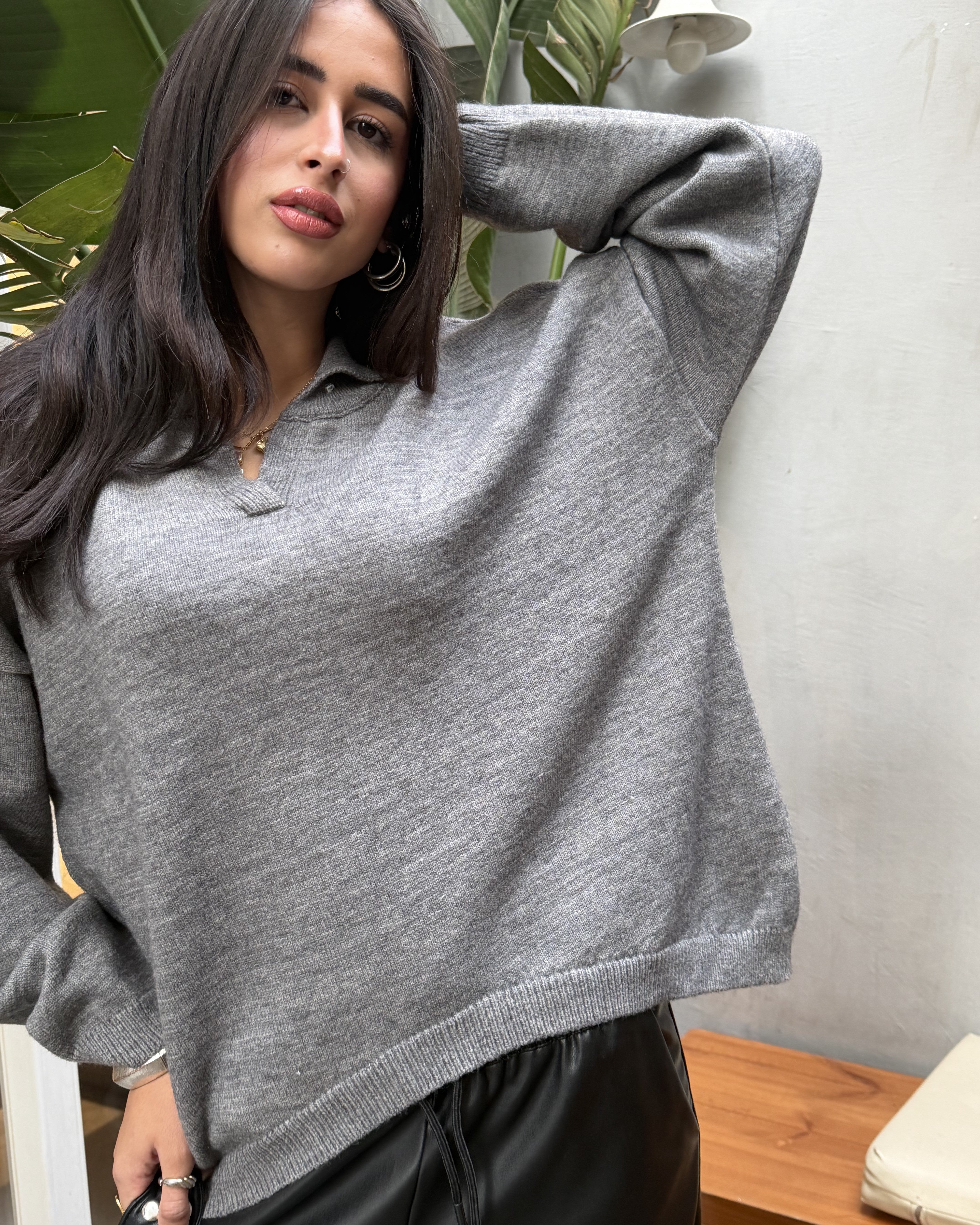 بلوفر كبير الحجم – رقبة على شكل حرف V (ألوان)