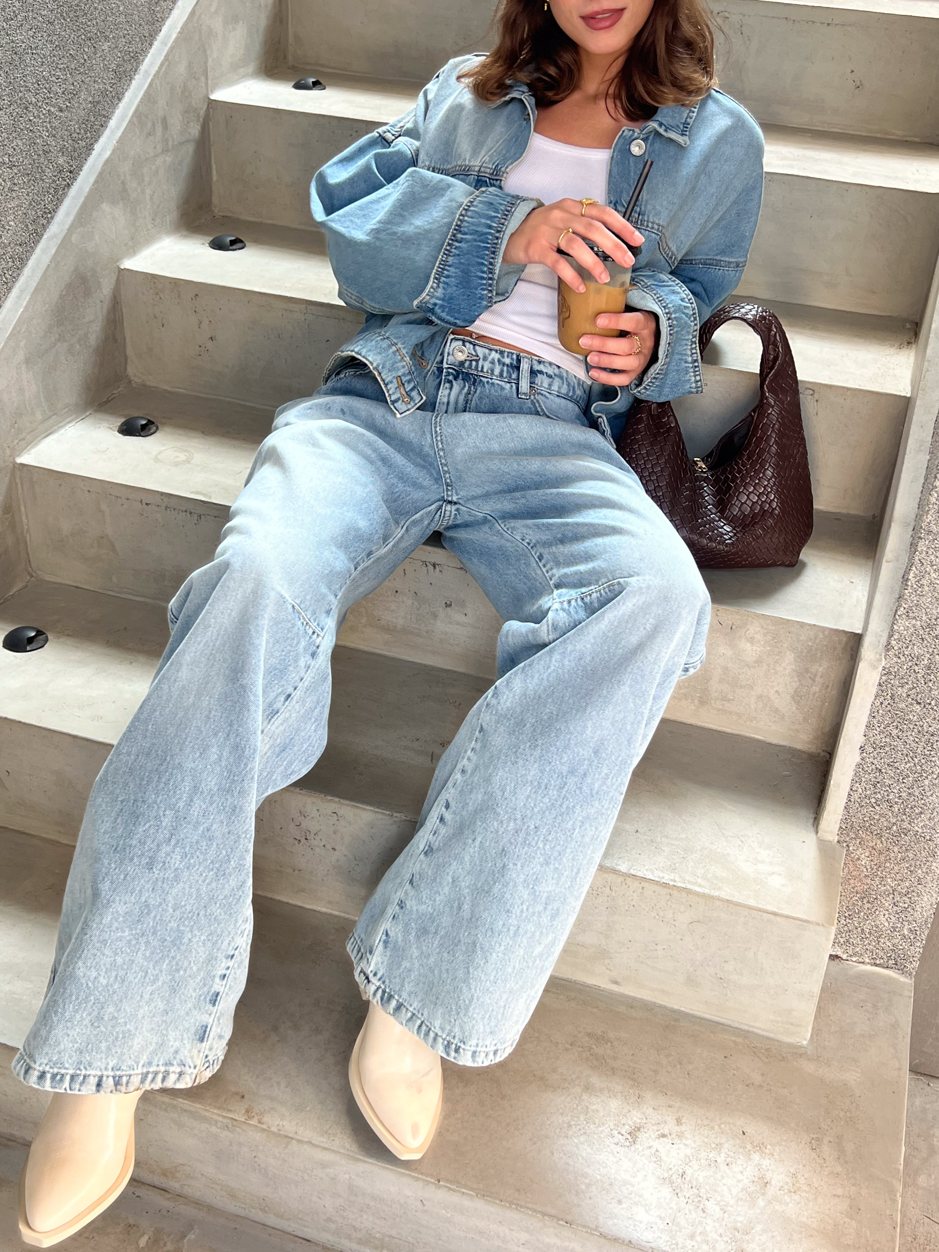 بنطلون جينز واسع الساق