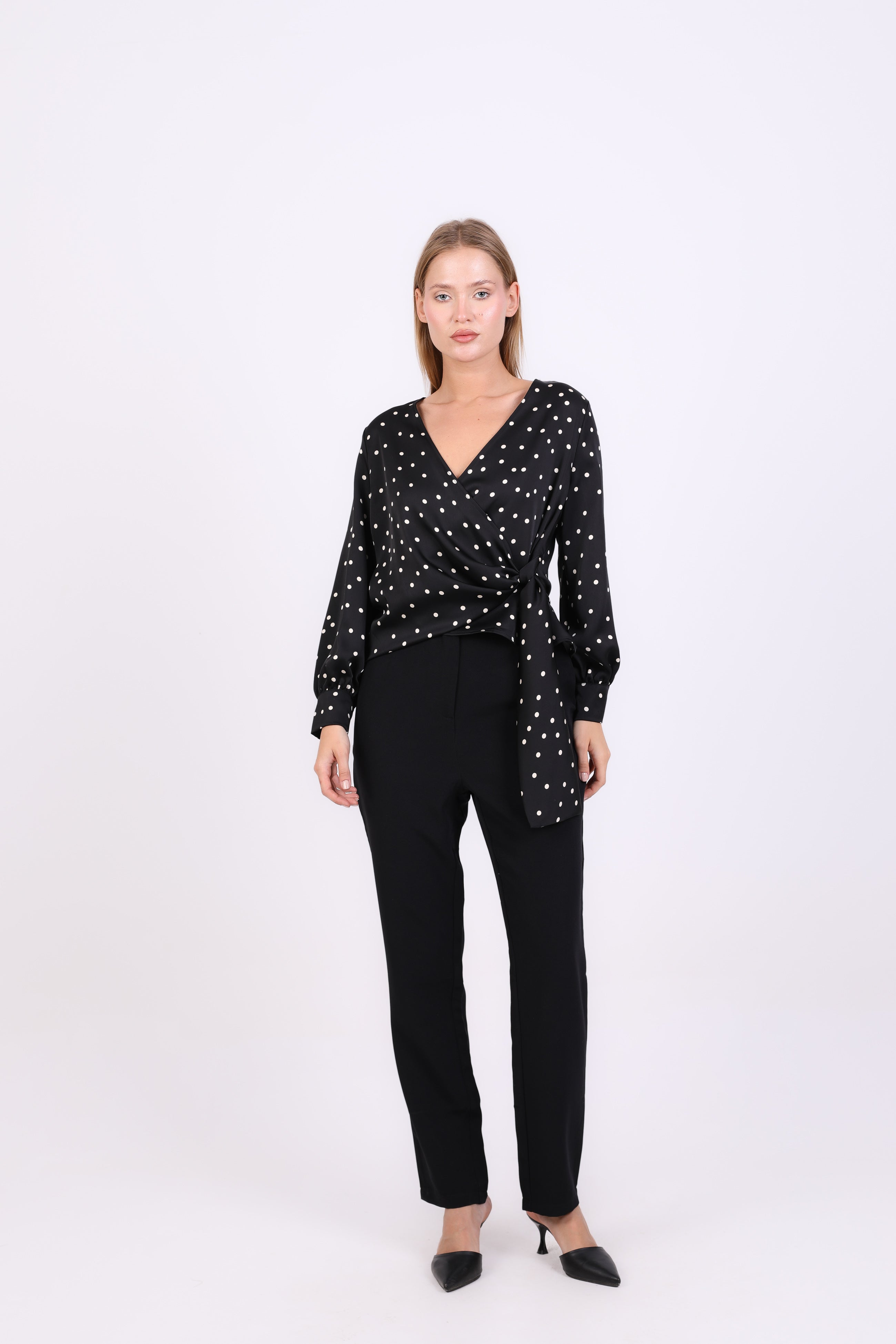 Blouse - Polka dot tie