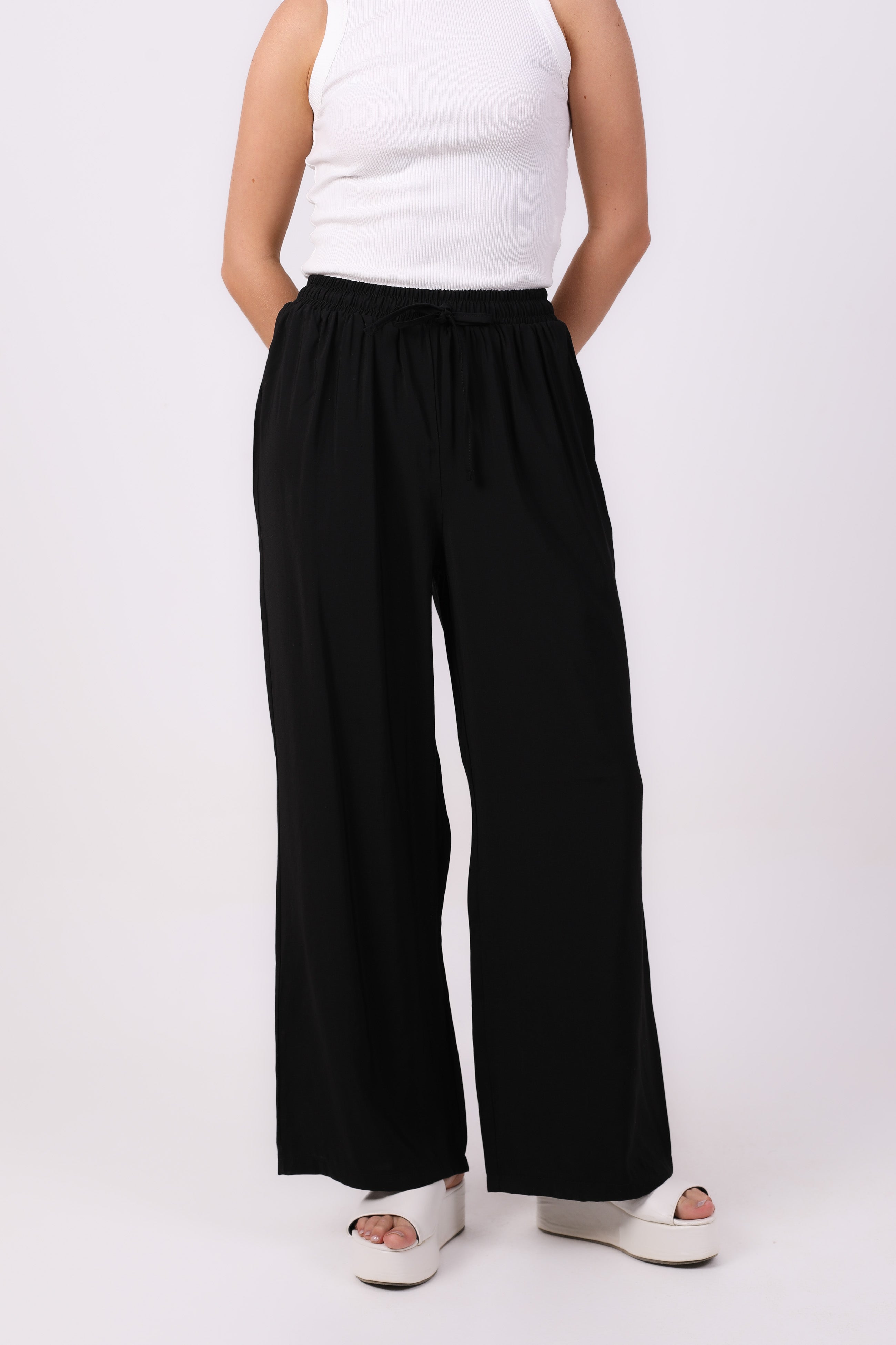 Simple wide trousers