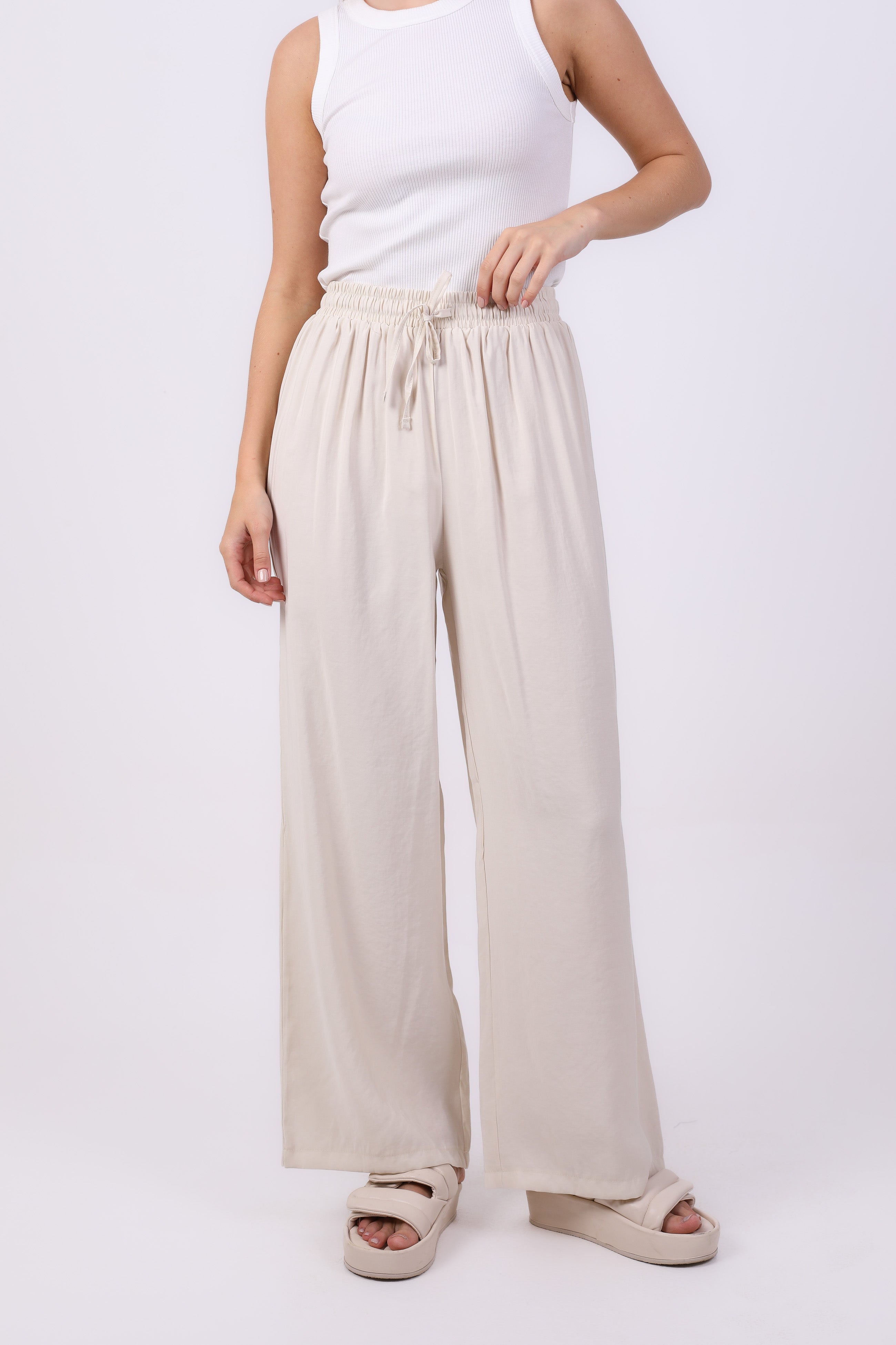 Simple wide trousers