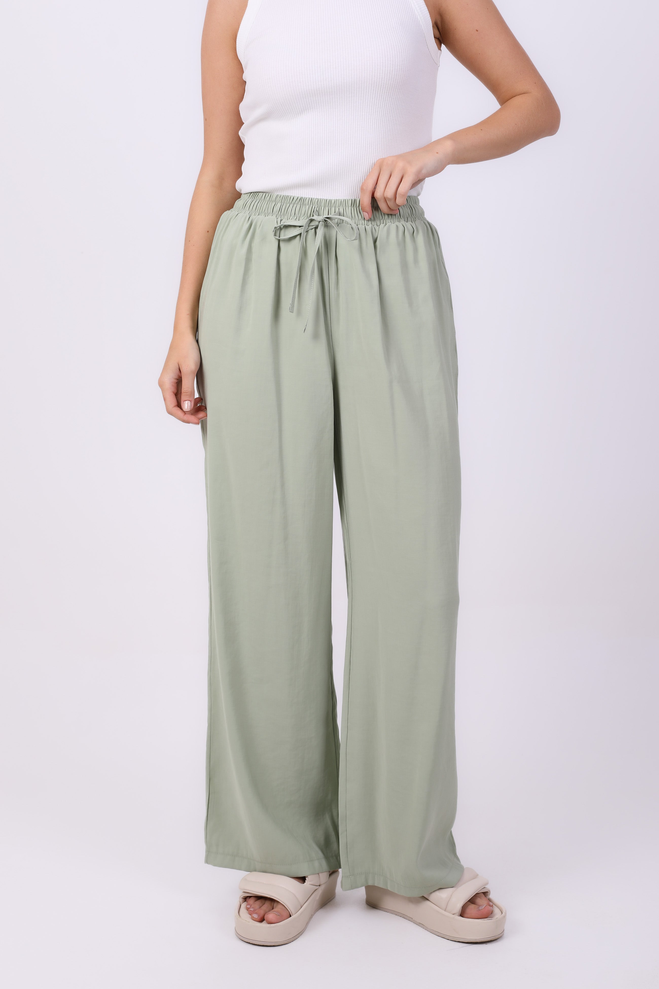 Simple wide trousers