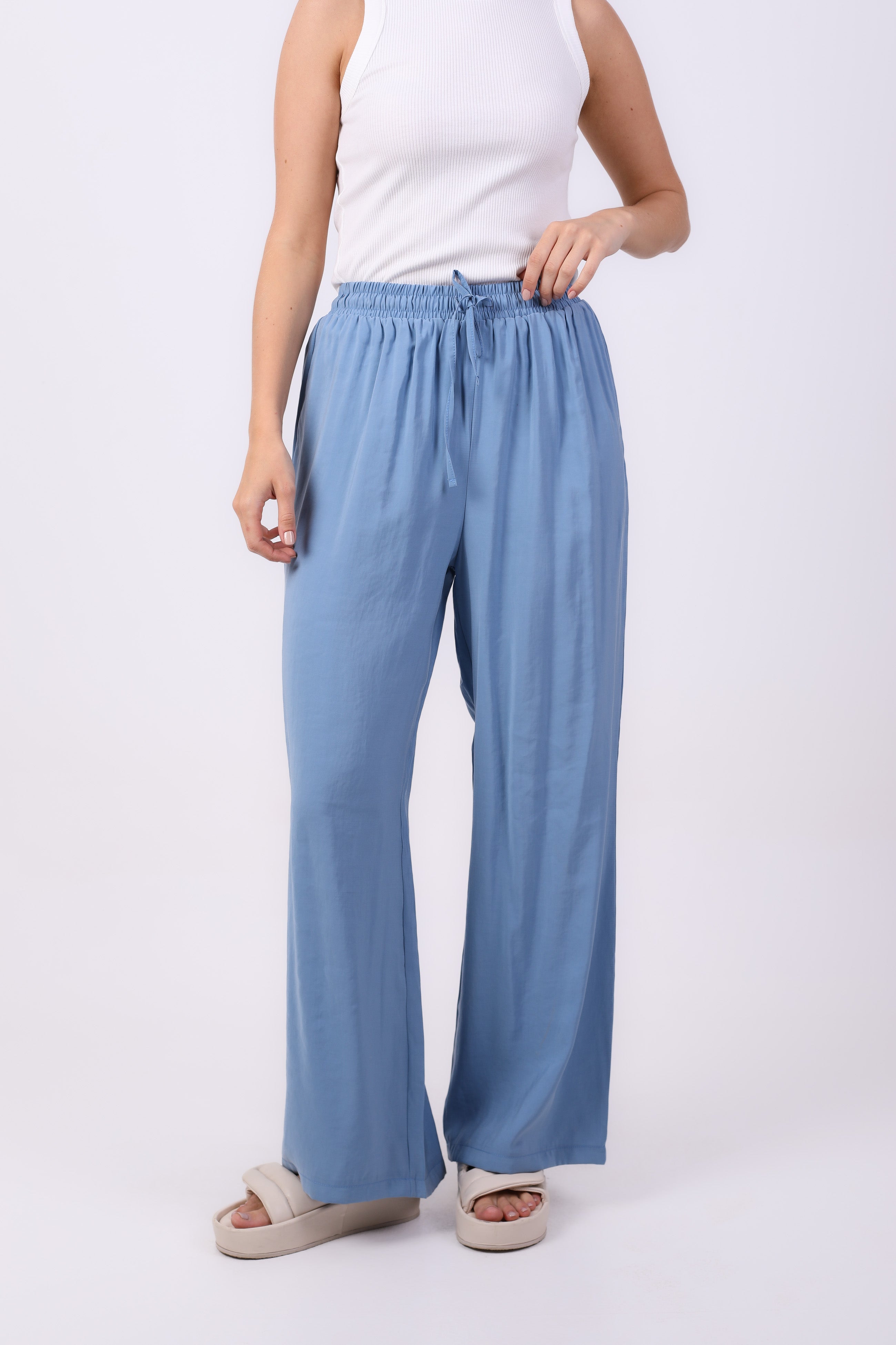 Simple wide trousers