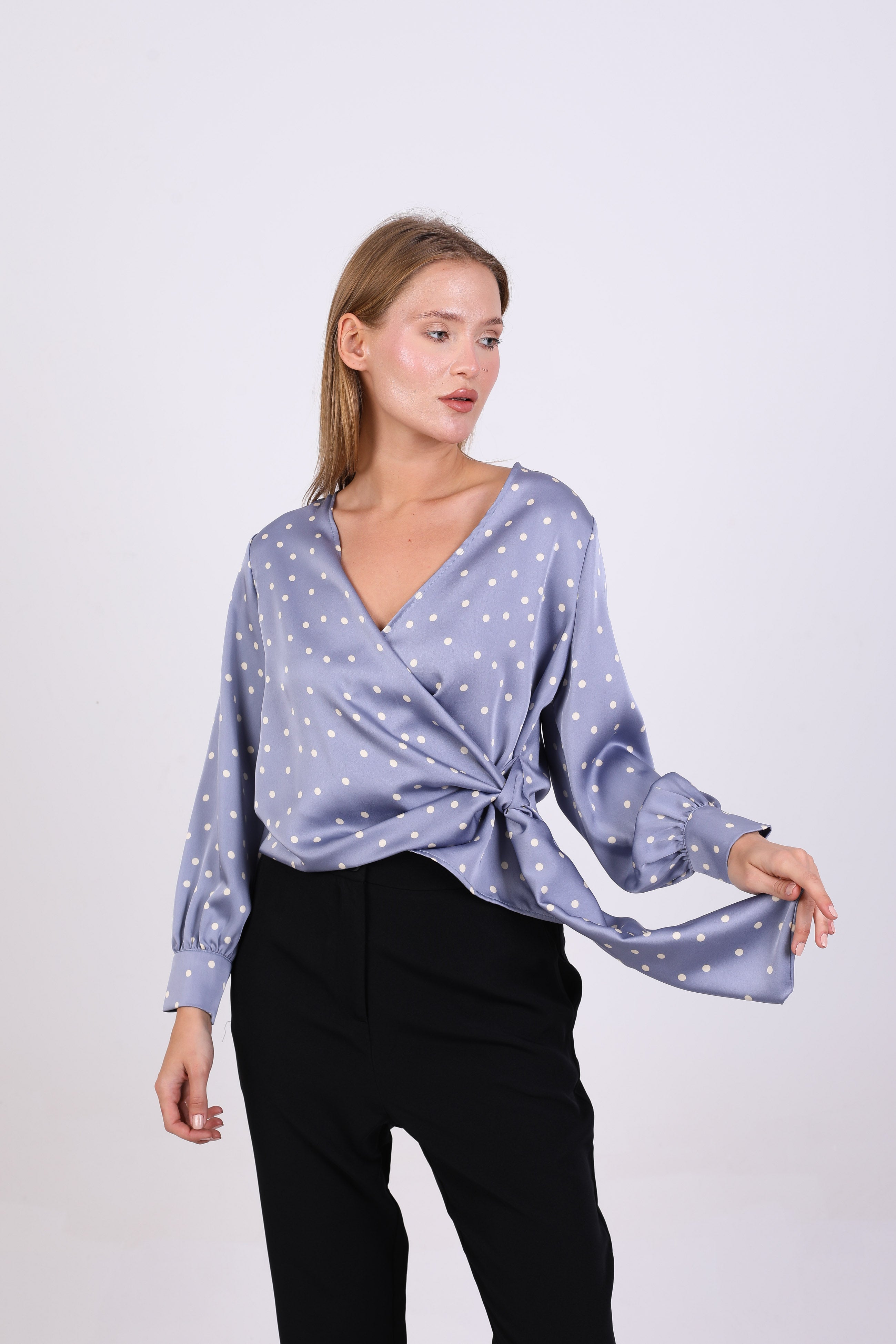 Blouse - Polka dot tie