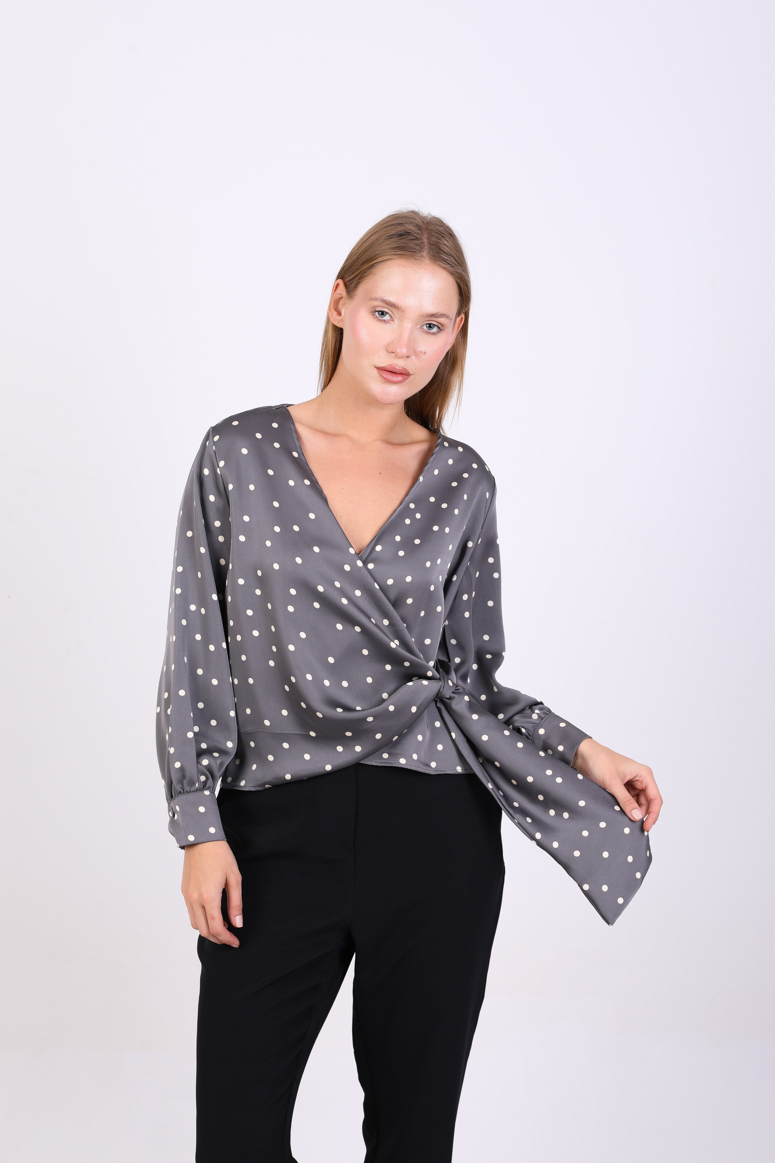 Blouse - Polka dot tie