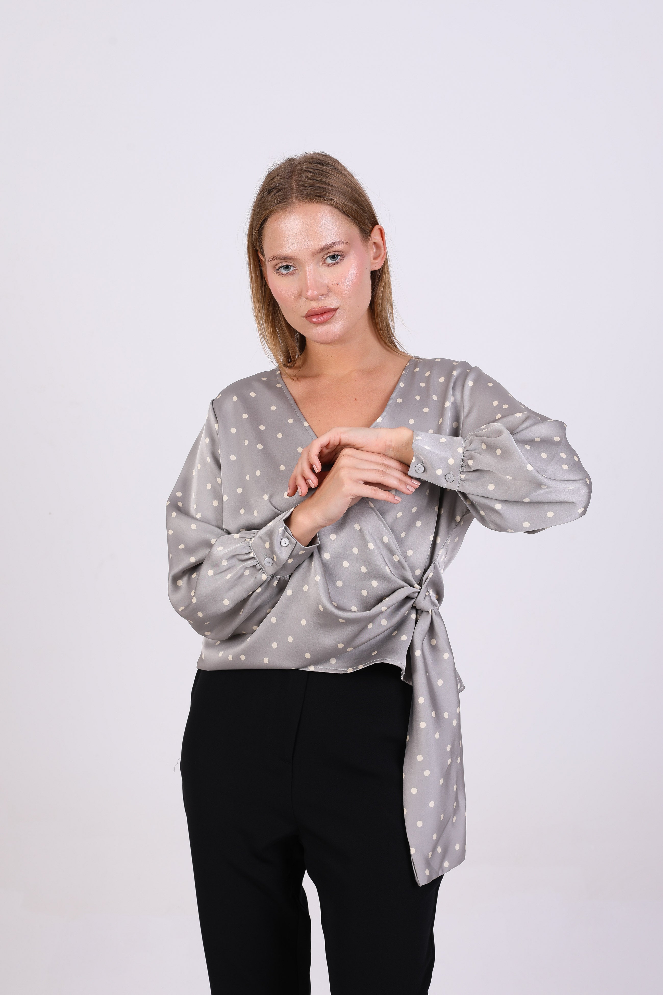 Blouse - Polka dot tie