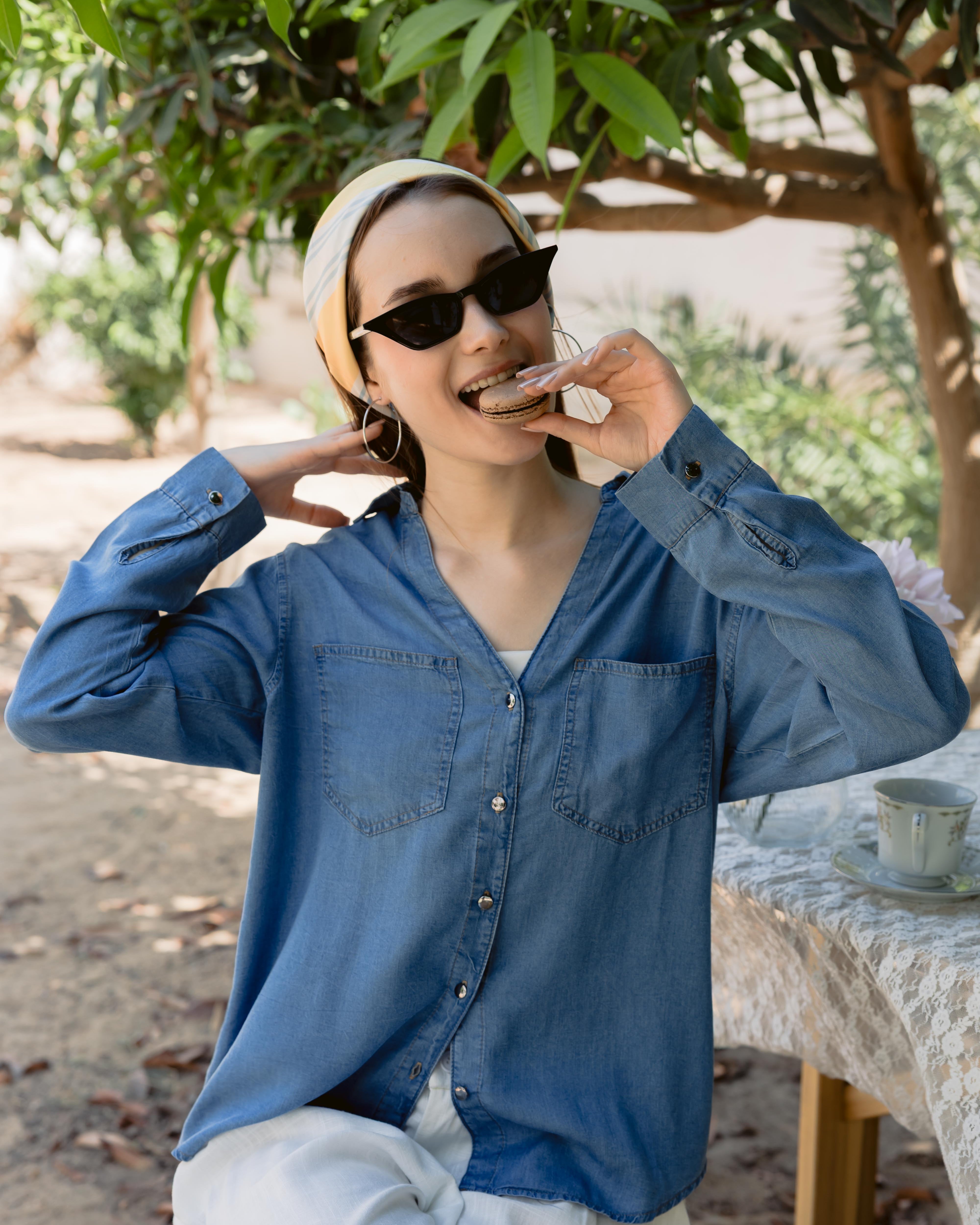 Button-Up Denim Shirt With Chest Pocket