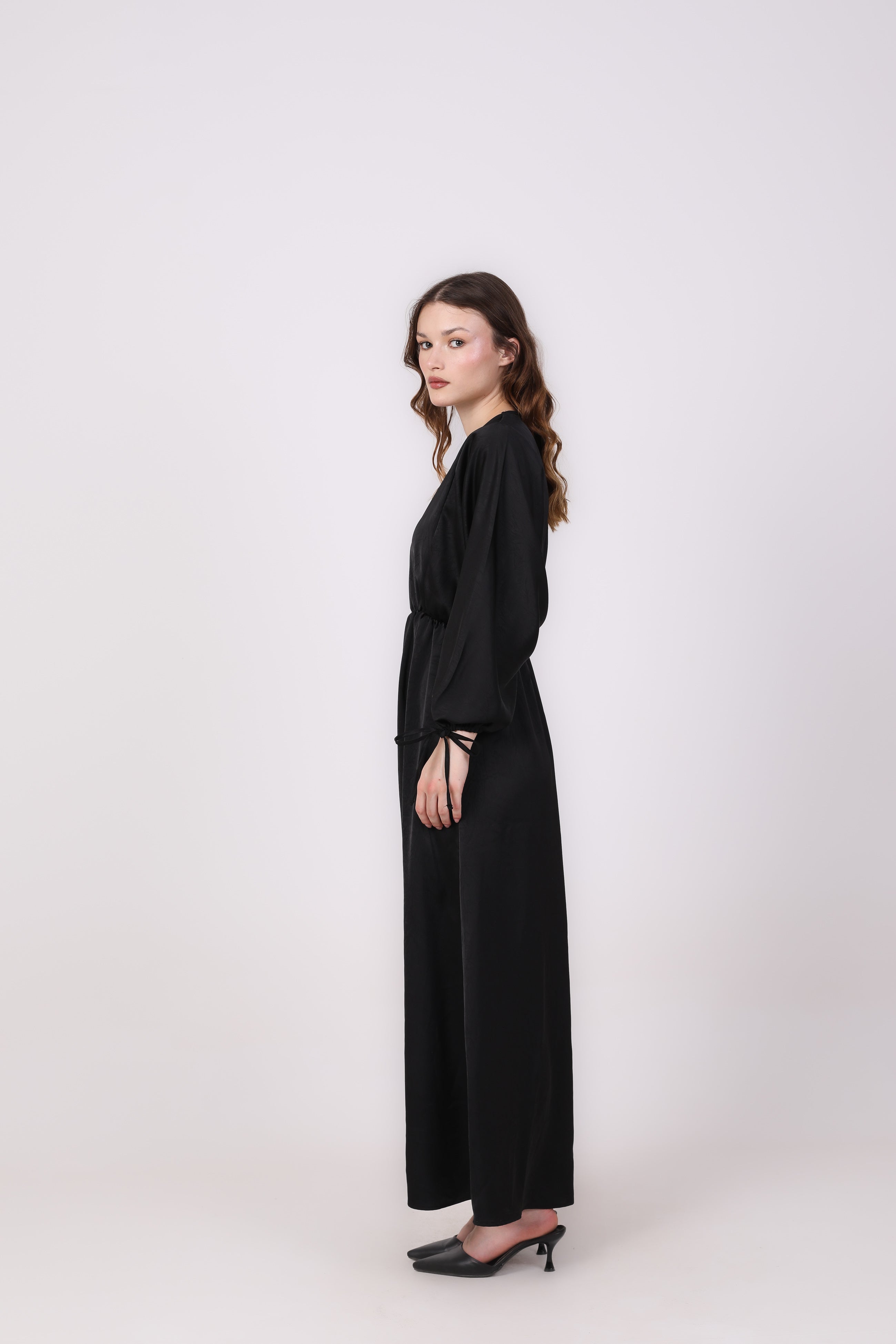 Dress  - Satin with a tie at the sleeve